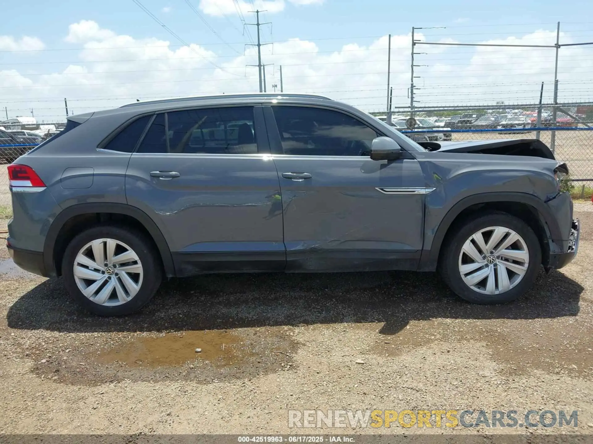 13 Photograph of a damaged car 1V2JE2CAXMC201493 VOLKSWAGEN ATLAS CROSS SPORT 2021