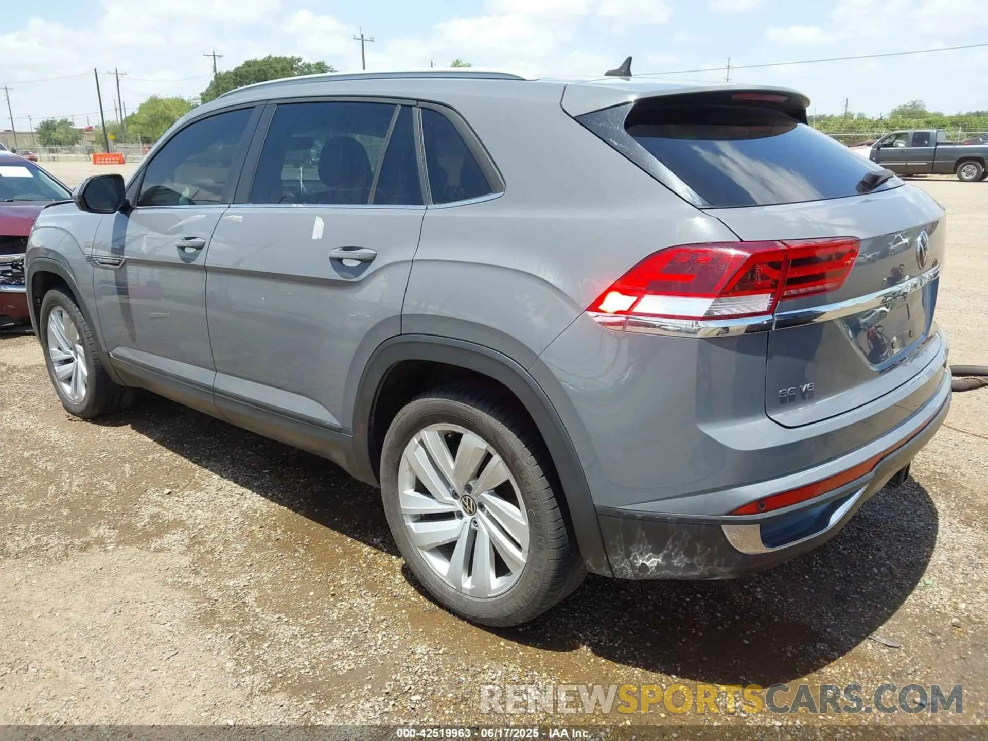 3 Photograph of a damaged car 1V2JE2CAXMC201493 VOLKSWAGEN ATLAS CROSS SPORT 2021