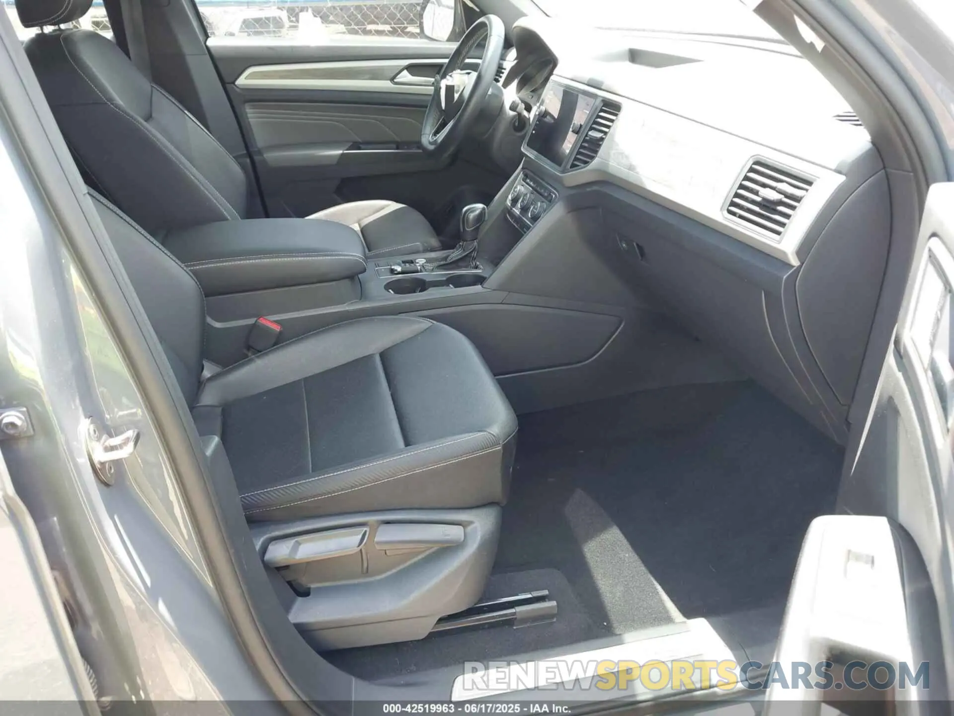 5 Photograph of a damaged car 1V2JE2CAXMC201493 VOLKSWAGEN ATLAS CROSS SPORT 2021