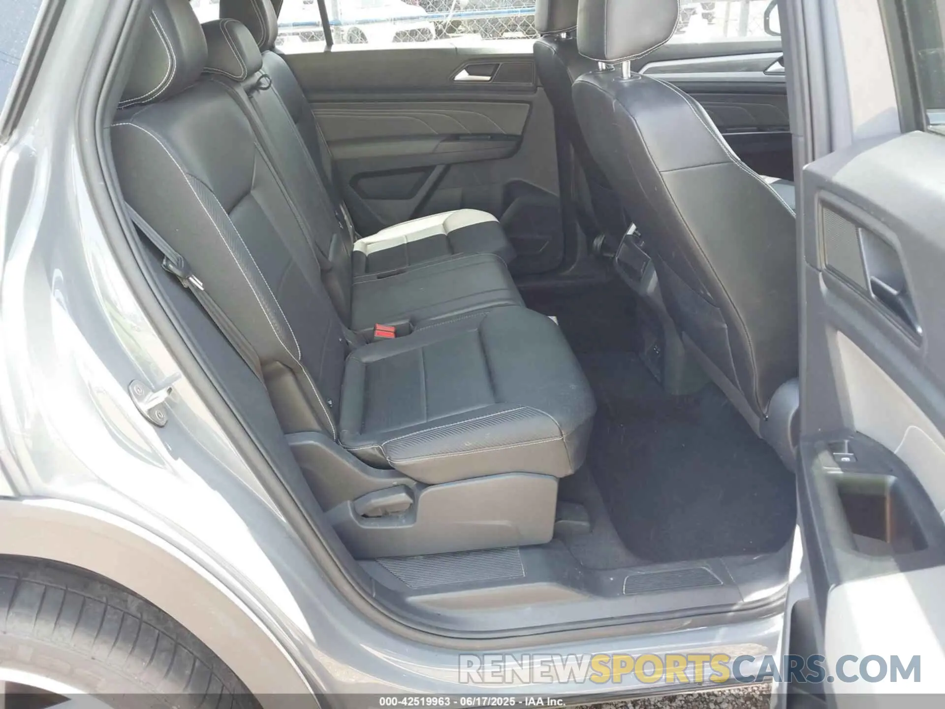 8 Photograph of a damaged car 1V2JE2CAXMC201493 VOLKSWAGEN ATLAS CROSS SPORT 2021