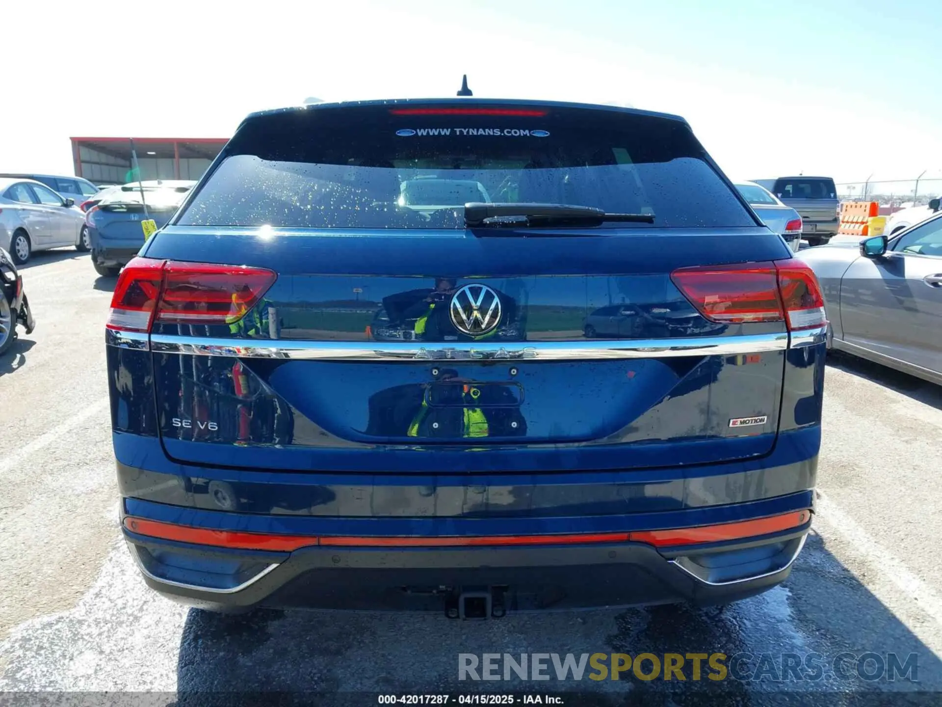 16 Photograph of a damaged car 1V2KE2CA7MC220524 VOLKSWAGEN ATLAS CROSS SPORT 2021