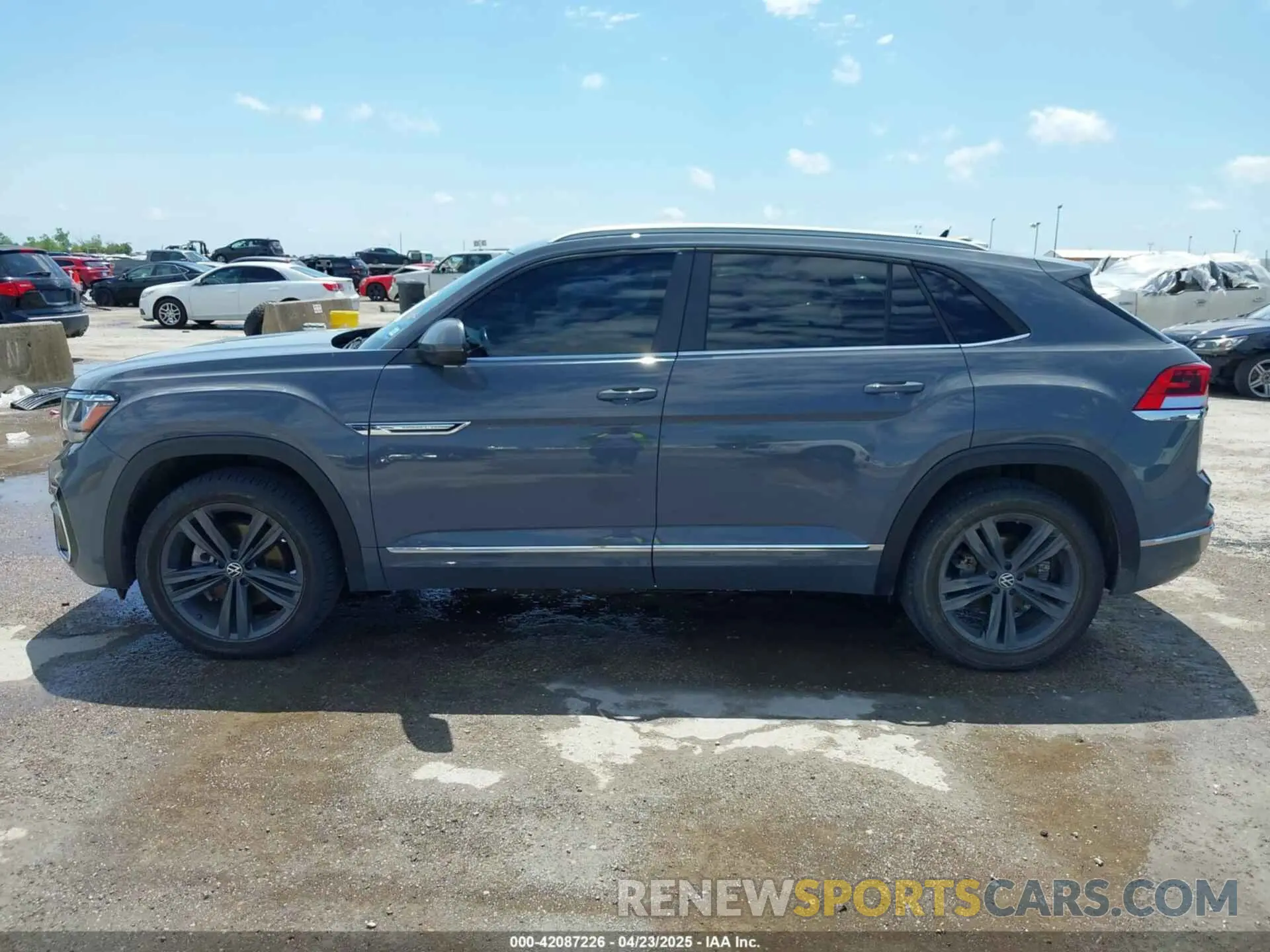 14 Photograph of a damaged car 1V2ME2CA4MC206041 VOLKSWAGEN ATLAS CROSS SPORT 2021