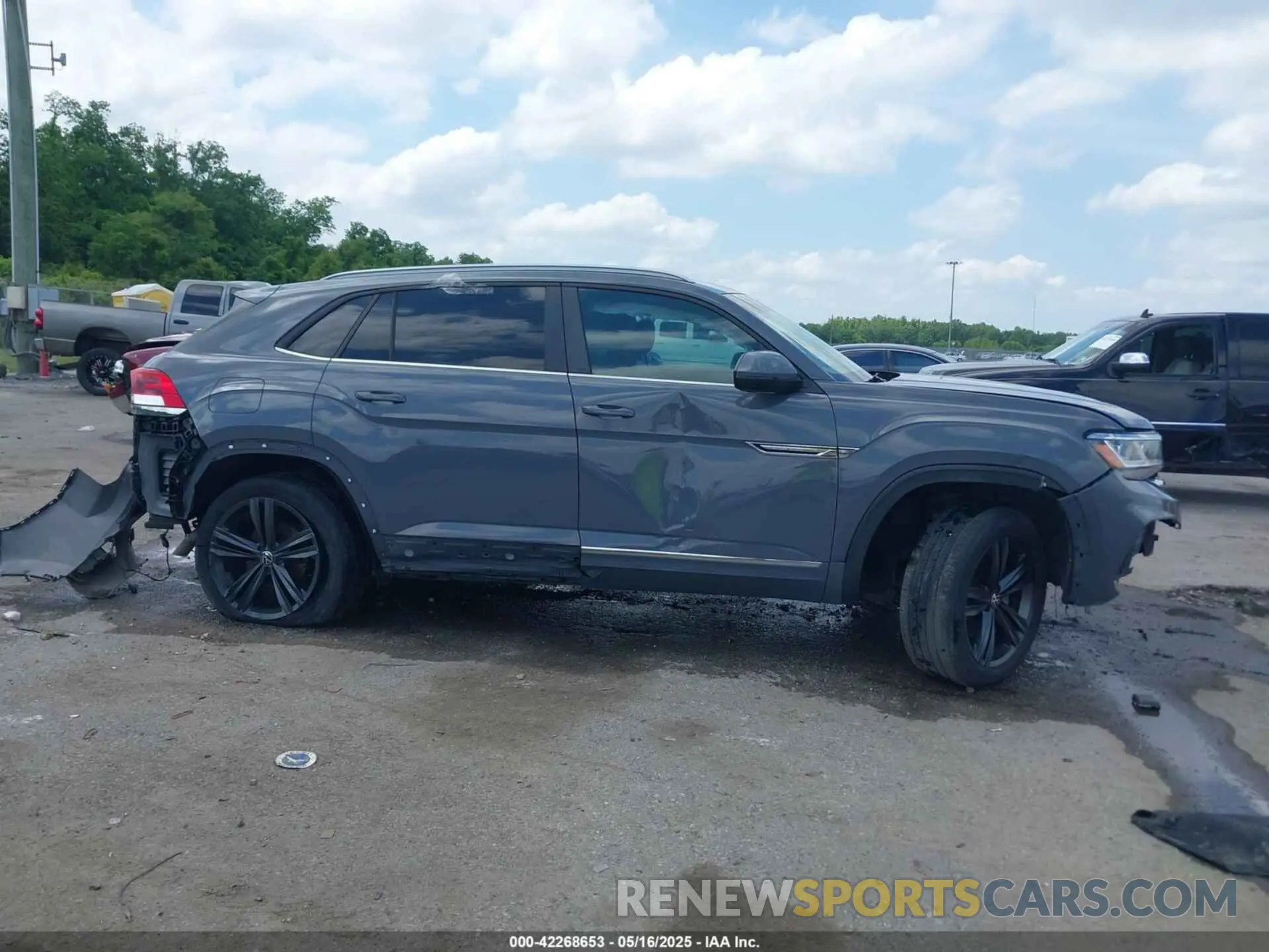 13 Photograph of a damaged car 1V2PE2CA2MC207444 VOLKSWAGEN ATLAS CROSS SPORT 2021
