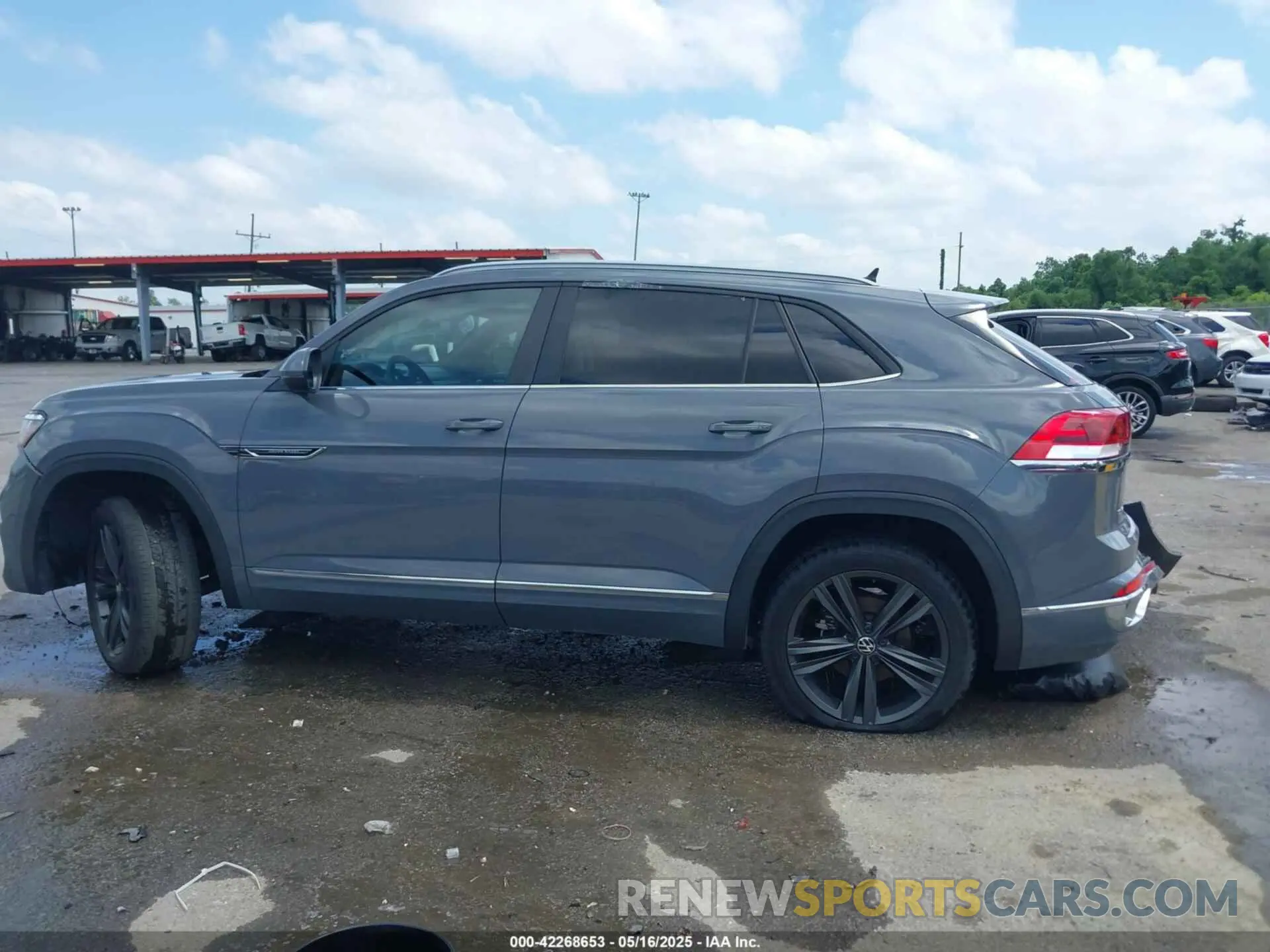 14 Photograph of a damaged car 1V2PE2CA2MC207444 VOLKSWAGEN ATLAS CROSS SPORT 2021