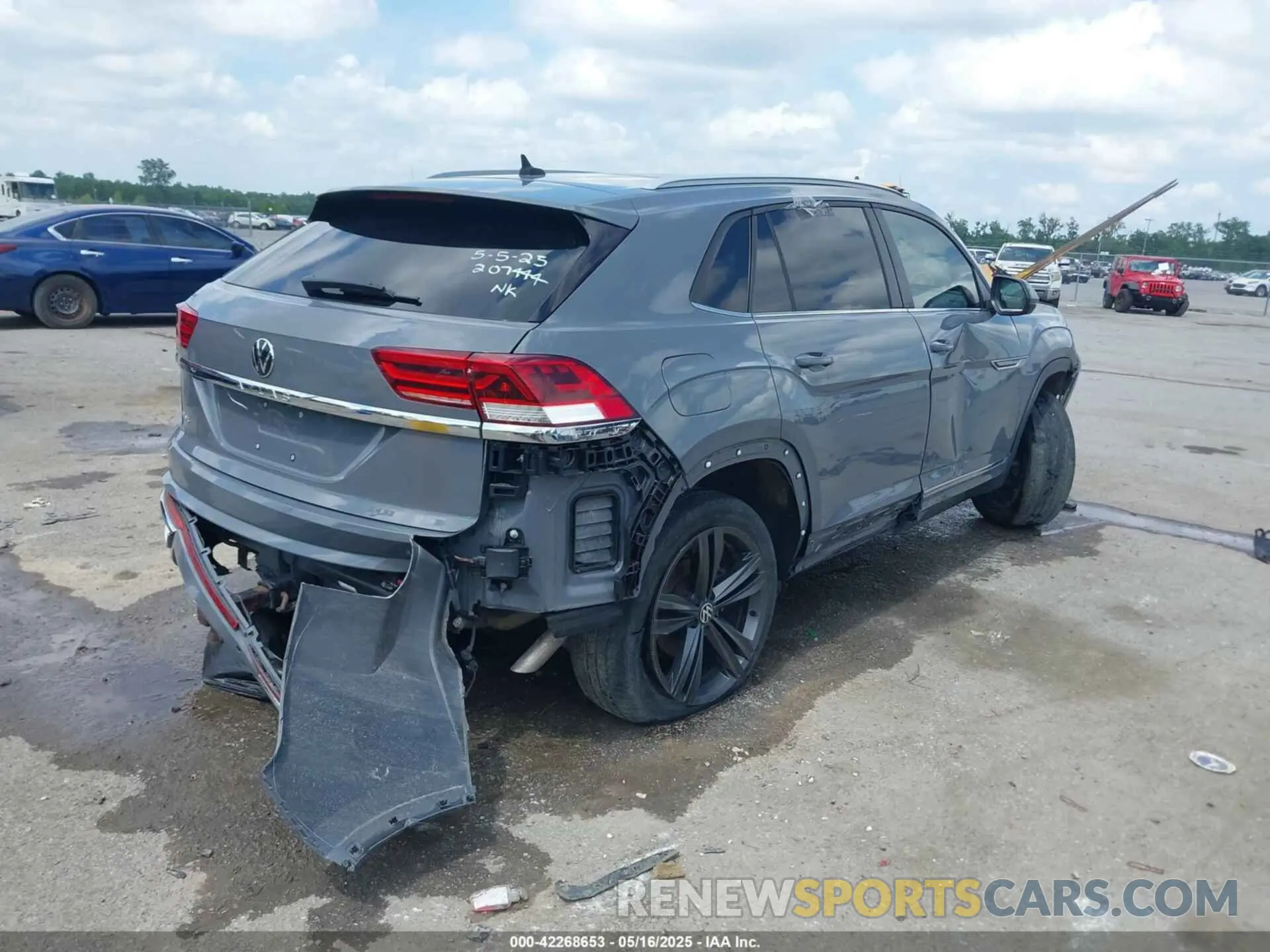 4 Photograph of a damaged car 1V2PE2CA2MC207444 VOLKSWAGEN ATLAS CROSS SPORT 2021