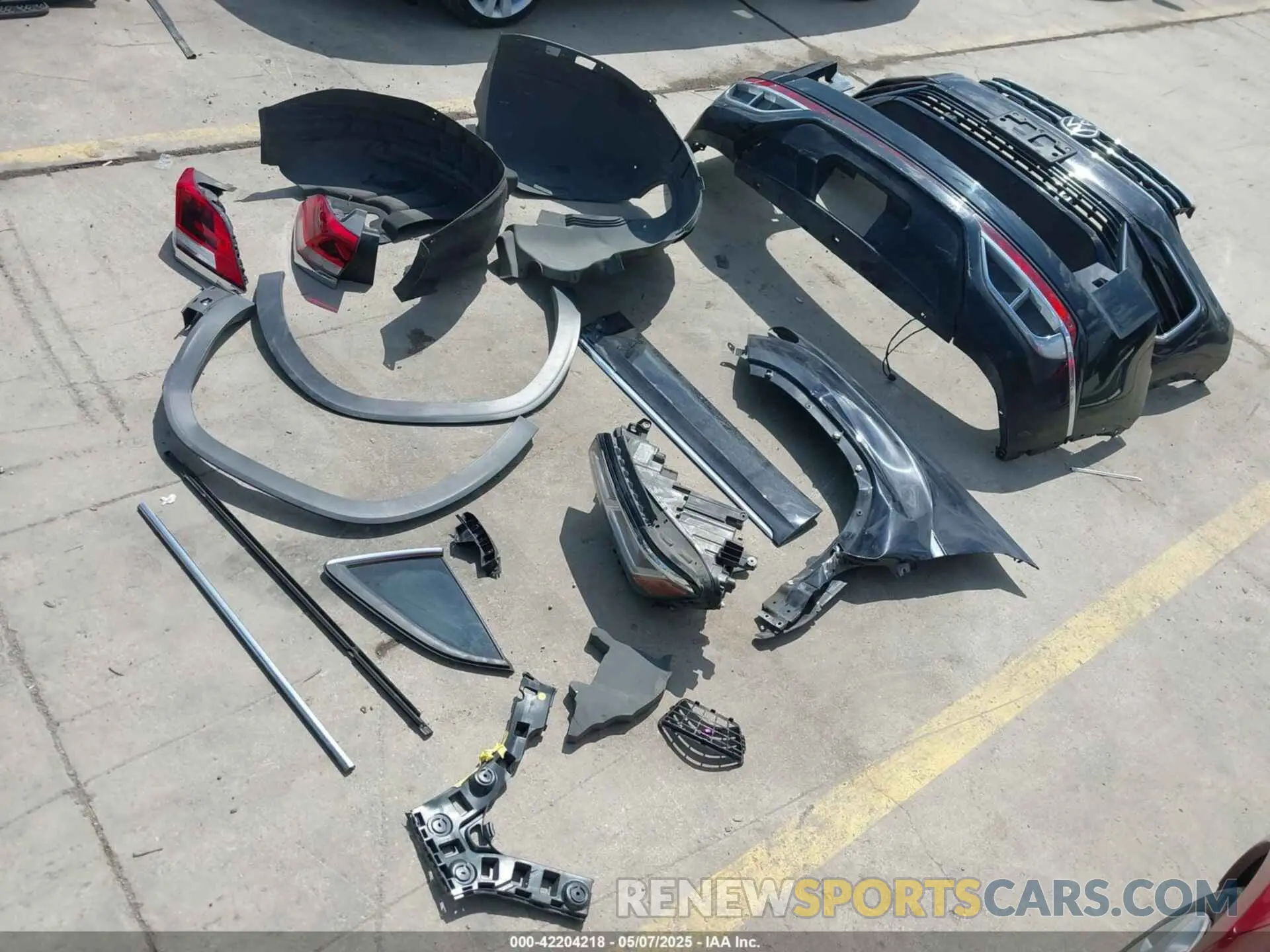 12 Photograph of a damaged car 1V2PE2CA3MC227881 VOLKSWAGEN ATLAS CROSS SPORT 2021