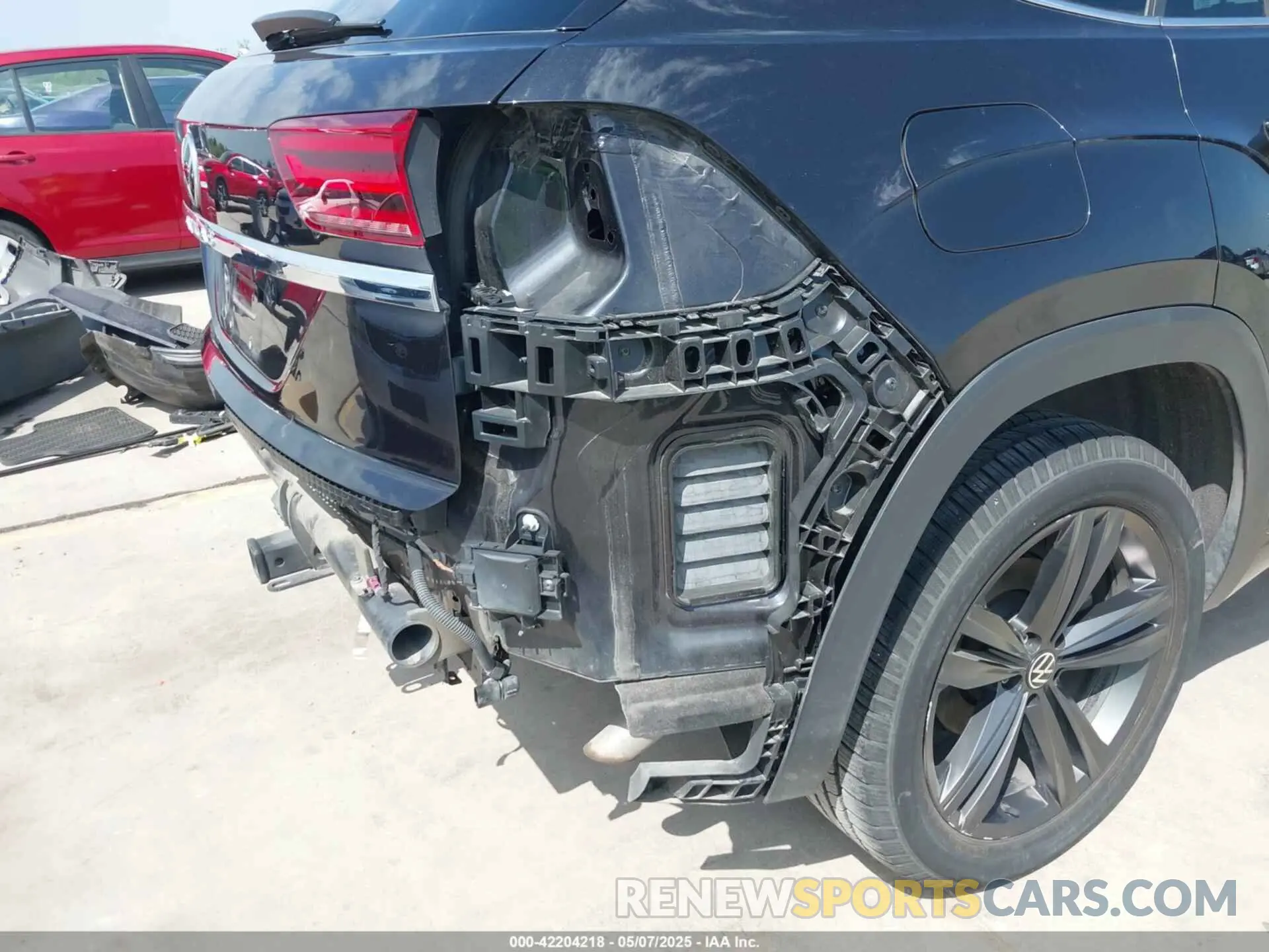 21 Photograph of a damaged car 1V2PE2CA3MC227881 VOLKSWAGEN ATLAS CROSS SPORT 2021