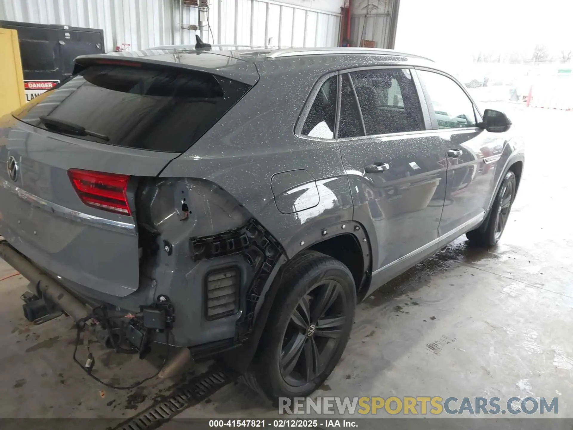 4 Photograph of a damaged car 1V2PE2CAXMC209510 VOLKSWAGEN ATLAS CROSS SPORT 2021
