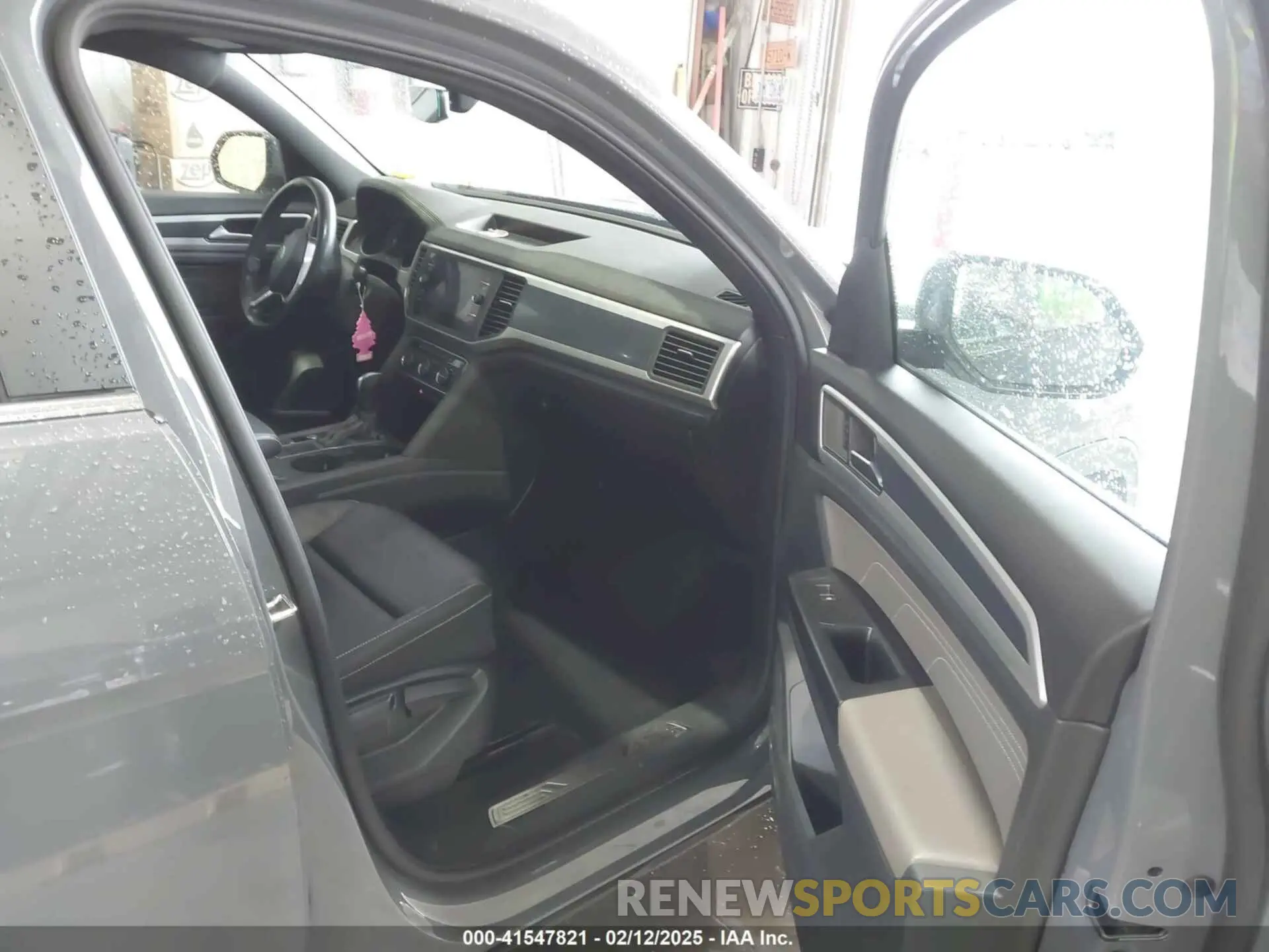 5 Photograph of a damaged car 1V2PE2CAXMC209510 VOLKSWAGEN ATLAS CROSS SPORT 2021