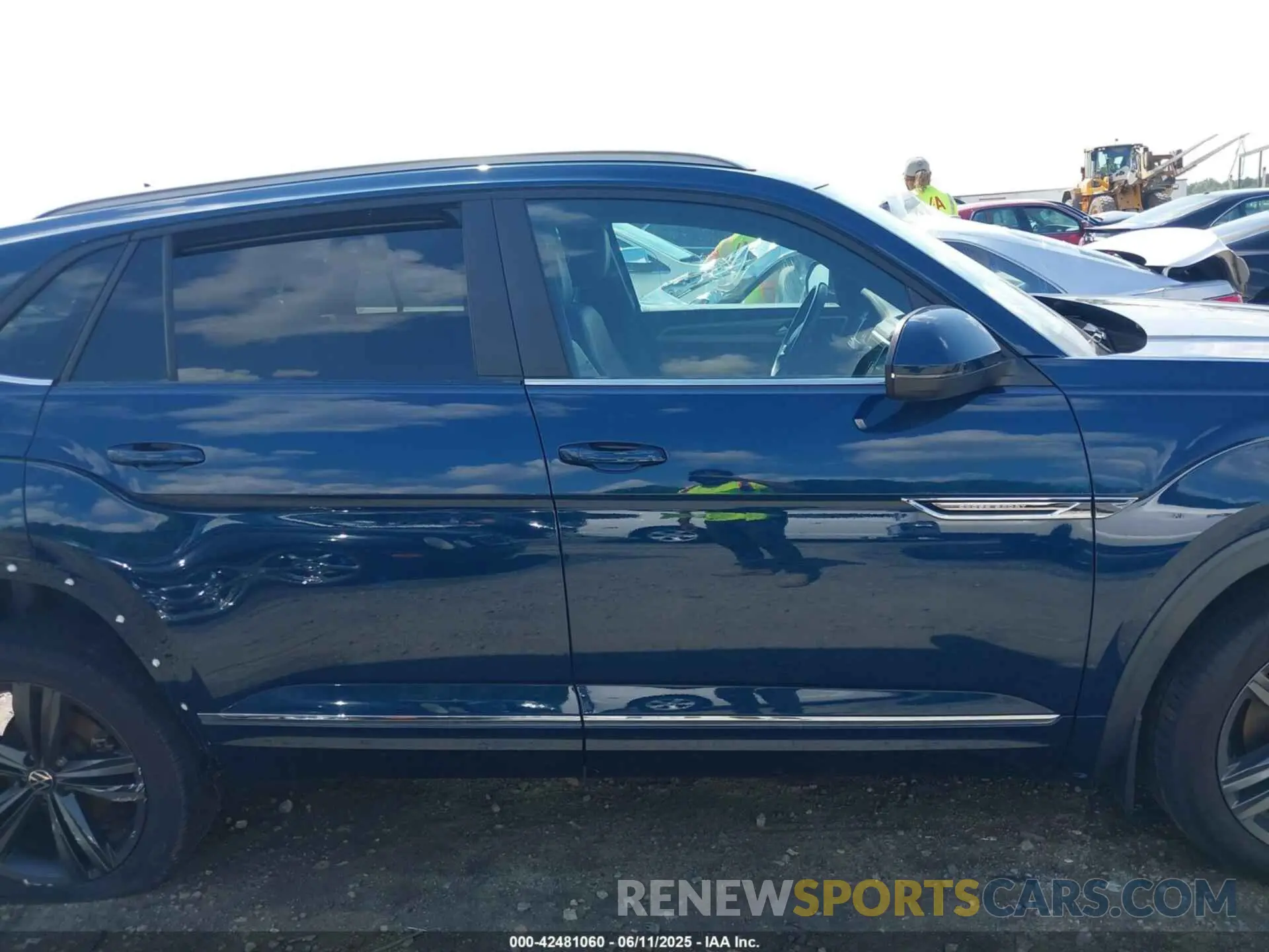 14 Photograph of a damaged car 1V2RE2CA2MC224480 VOLKSWAGEN ATLAS CROSS SPORT 2021