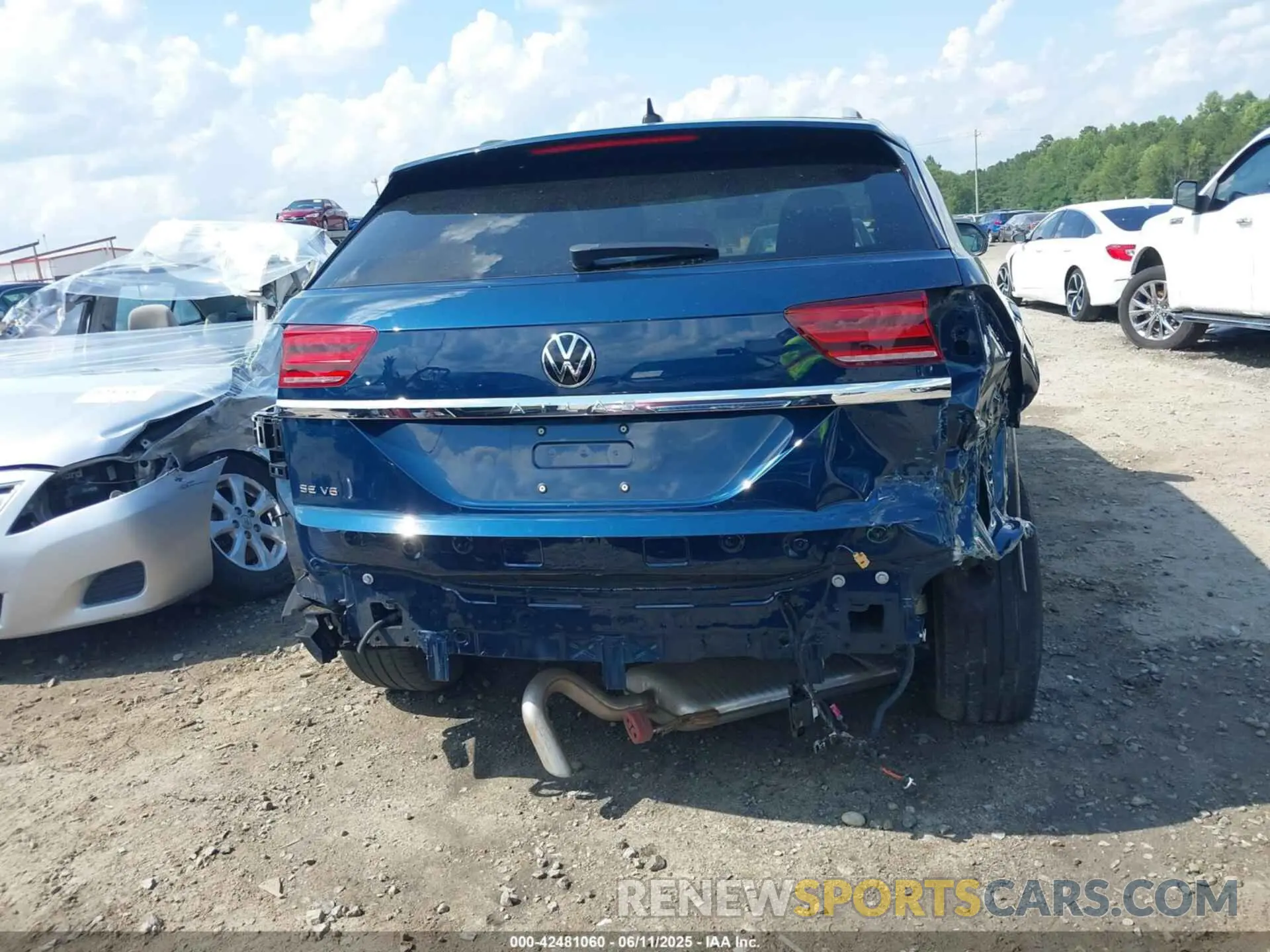 17 Photograph of a damaged car 1V2RE2CA2MC224480 VOLKSWAGEN ATLAS CROSS SPORT 2021