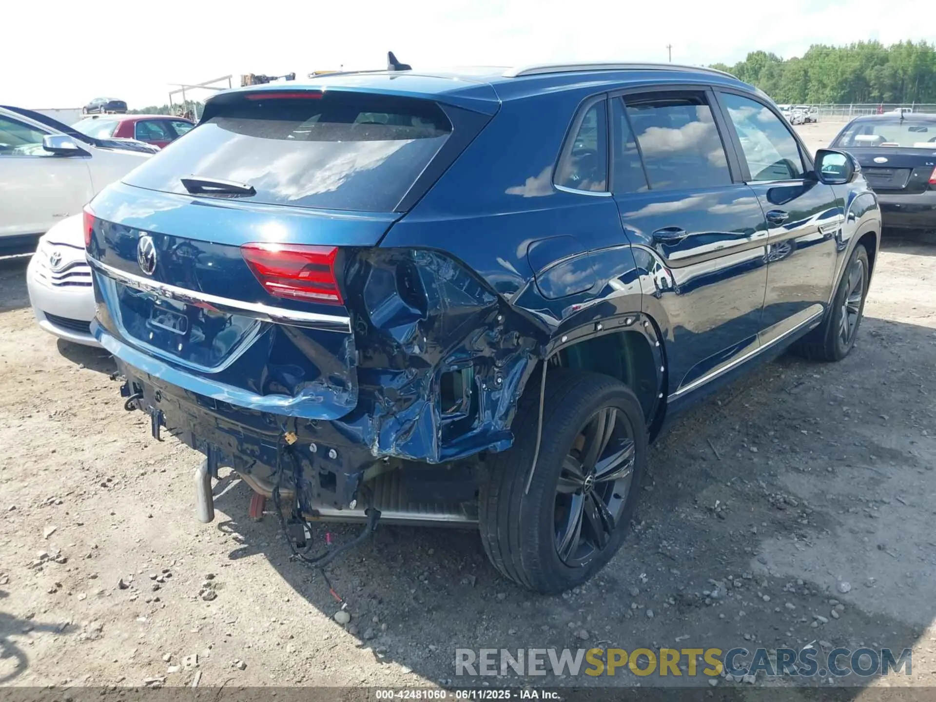 4 Photograph of a damaged car 1V2RE2CA2MC224480 VOLKSWAGEN ATLAS CROSS SPORT 2021