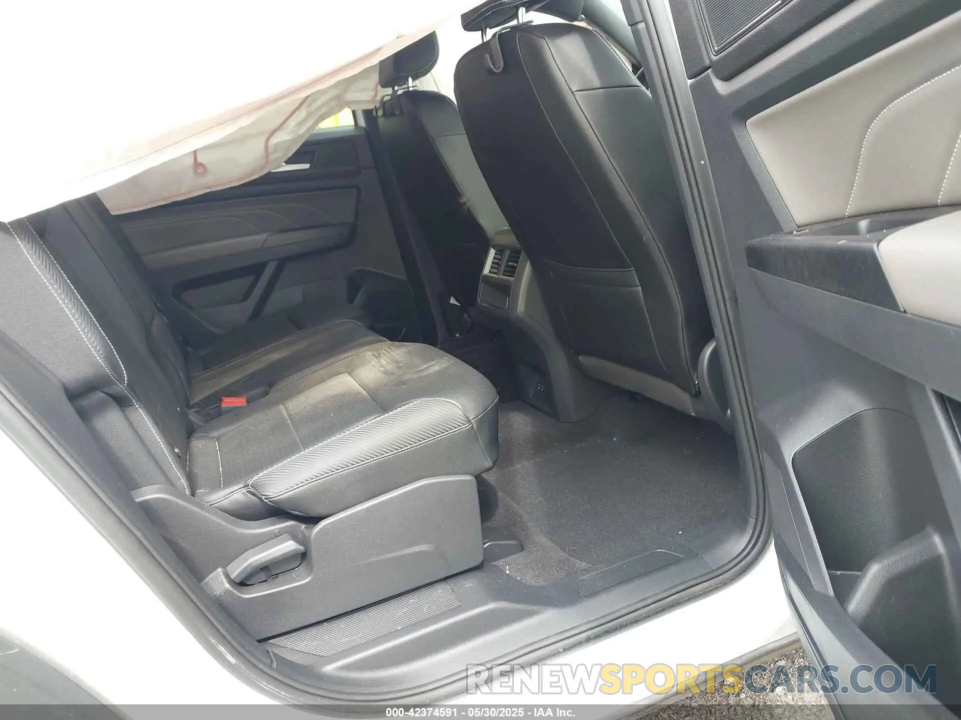 8 Photograph of a damaged car 1V2SE2CA7MC214805 VOLKSWAGEN ATLAS CROSS SPORT 2021