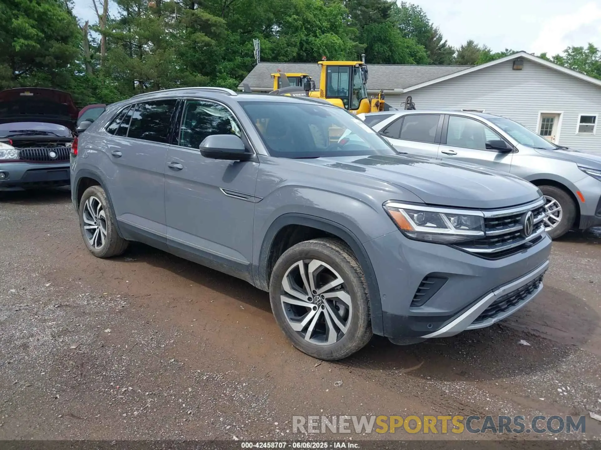 1 Photograph of a damaged car 1V2TC2CAXMC219555 VOLKSWAGEN ATLAS CROSS SPORT 2021