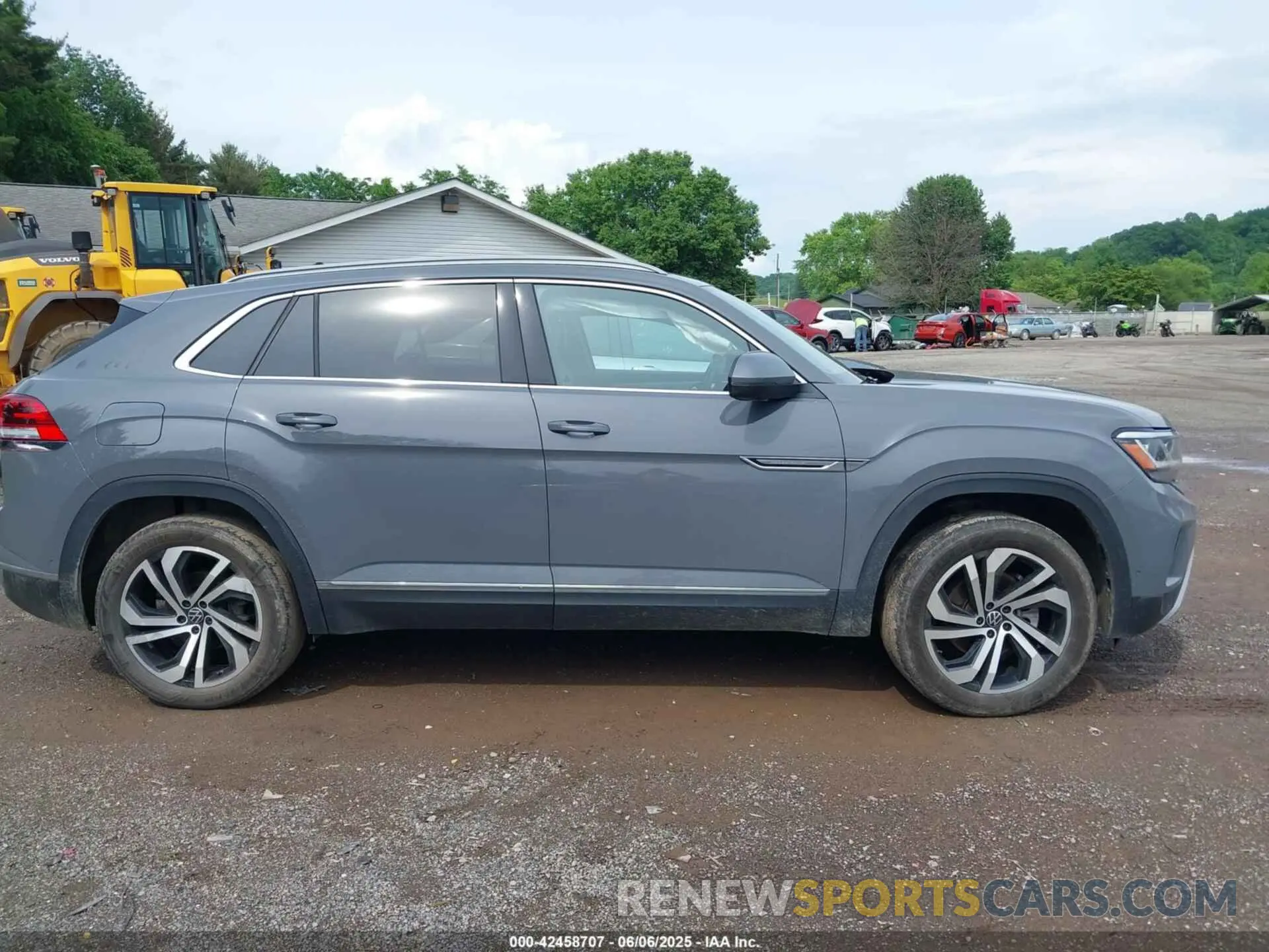 13 Photograph of a damaged car 1V2TC2CAXMC219555 VOLKSWAGEN ATLAS CROSS SPORT 2021