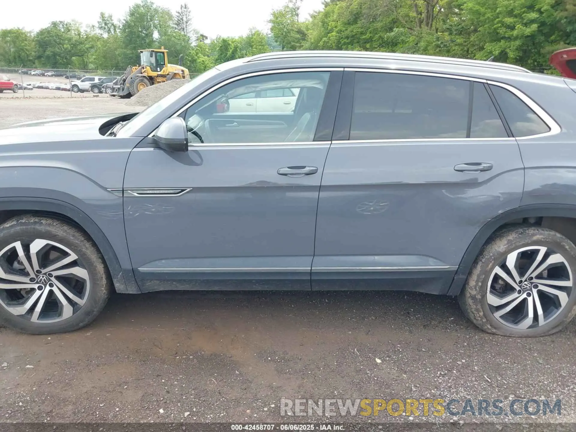 14 Photograph of a damaged car 1V2TC2CAXMC219555 VOLKSWAGEN ATLAS CROSS SPORT 2021