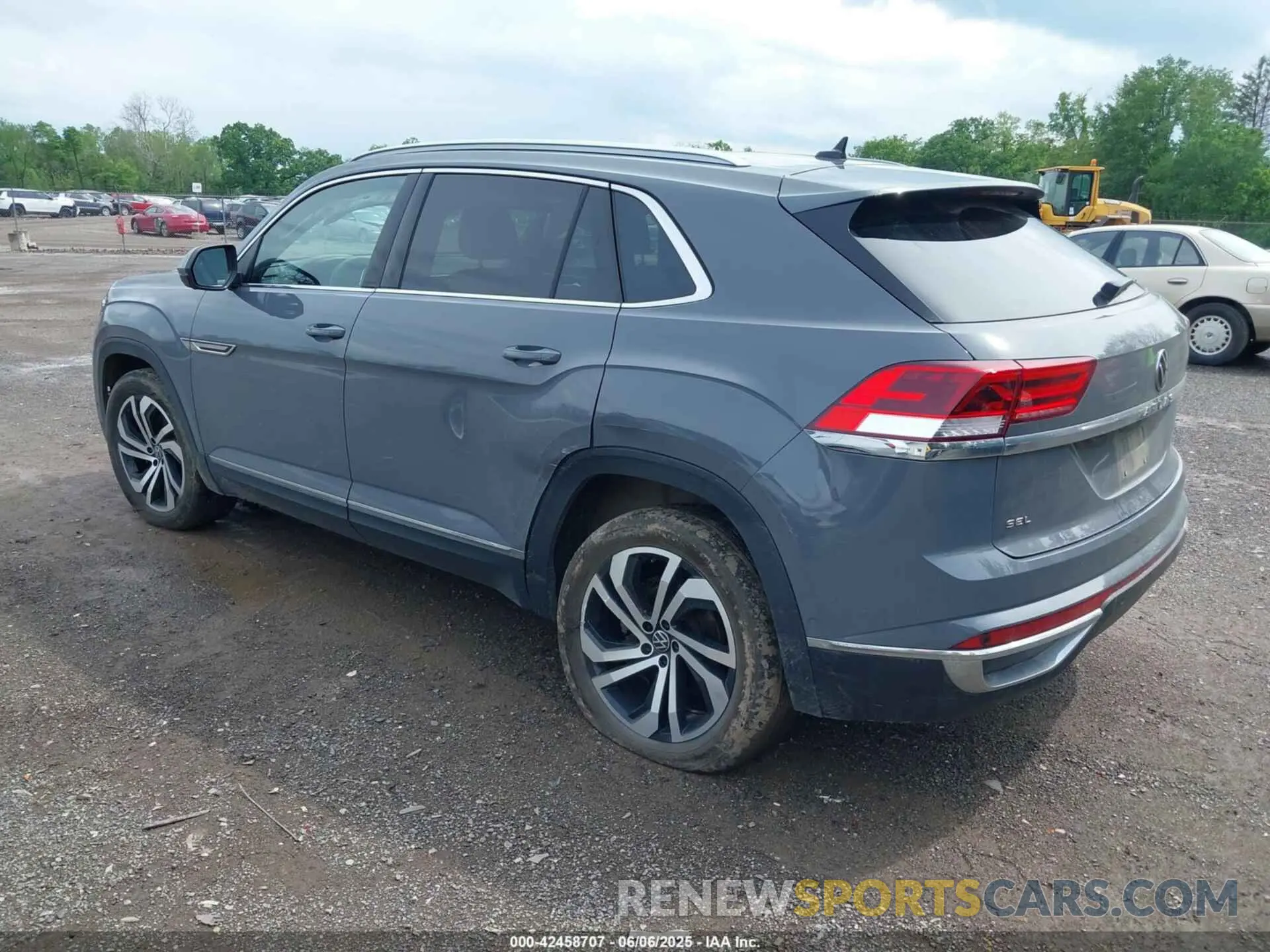 3 Photograph of a damaged car 1V2TC2CAXMC219555 VOLKSWAGEN ATLAS CROSS SPORT 2021