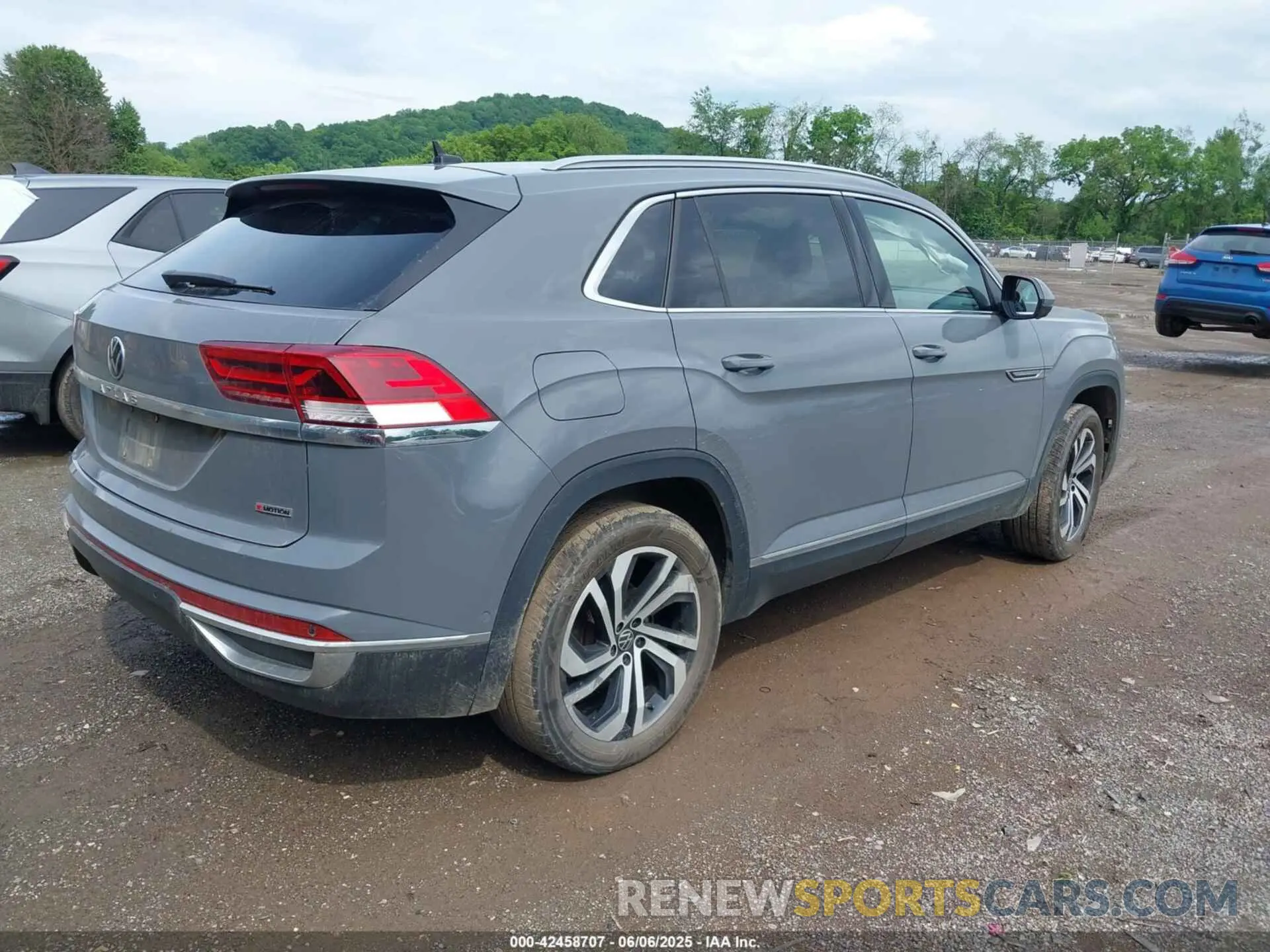 4 Photograph of a damaged car 1V2TC2CAXMC219555 VOLKSWAGEN ATLAS CROSS SPORT 2021