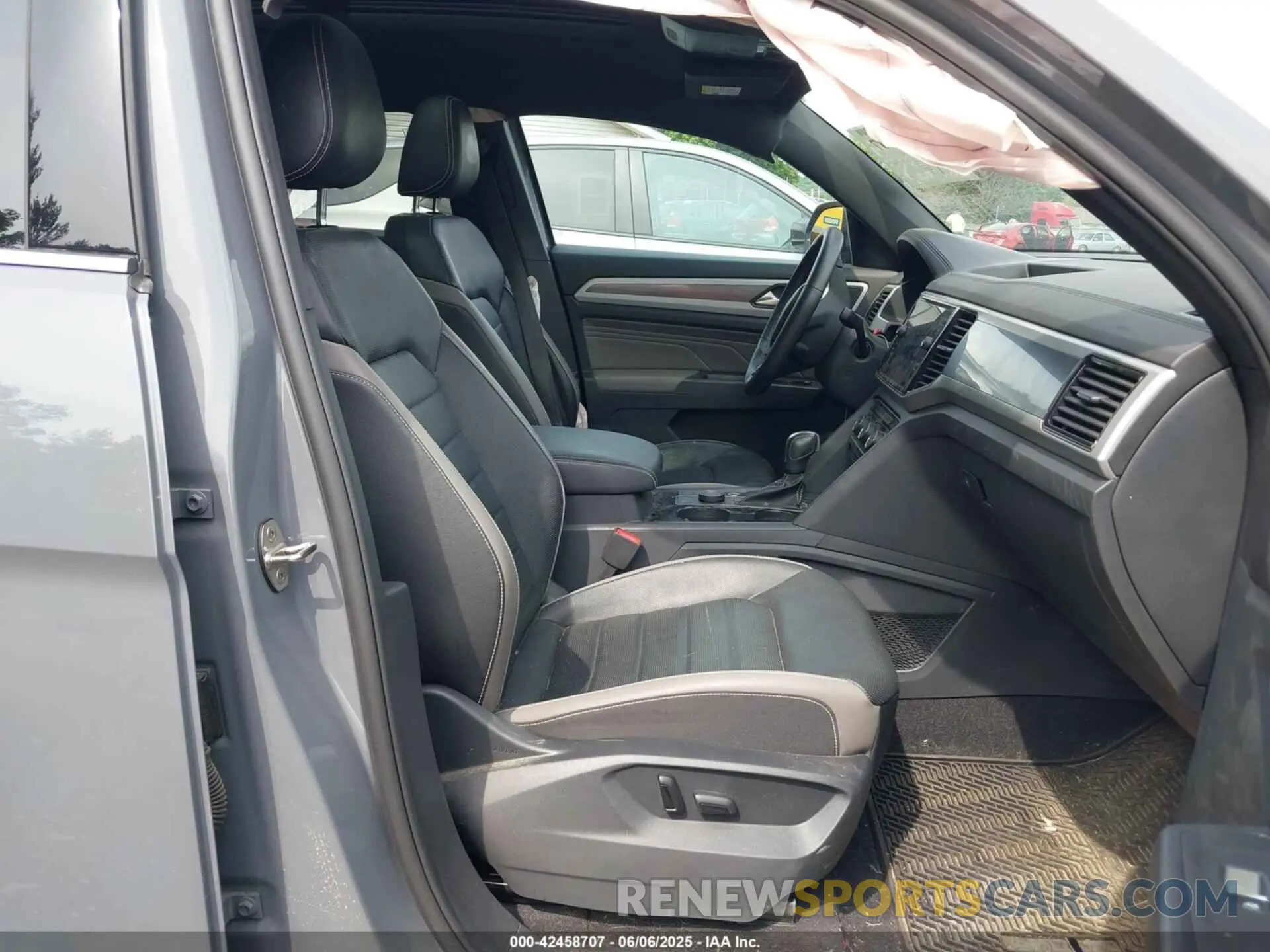 5 Photograph of a damaged car 1V2TC2CAXMC219555 VOLKSWAGEN ATLAS CROSS SPORT 2021