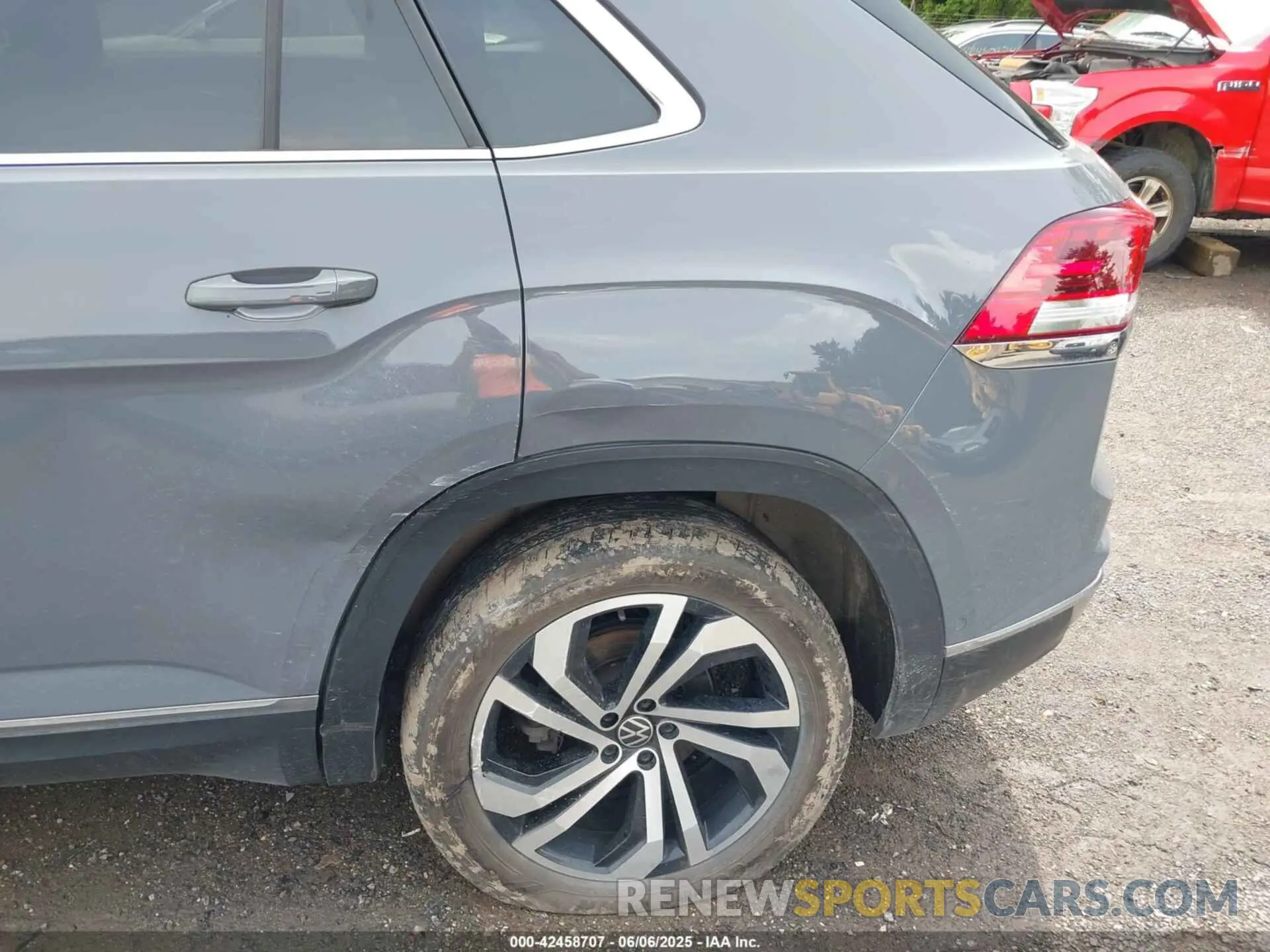 6 Photograph of a damaged car 1V2TC2CAXMC219555 VOLKSWAGEN ATLAS CROSS SPORT 2021