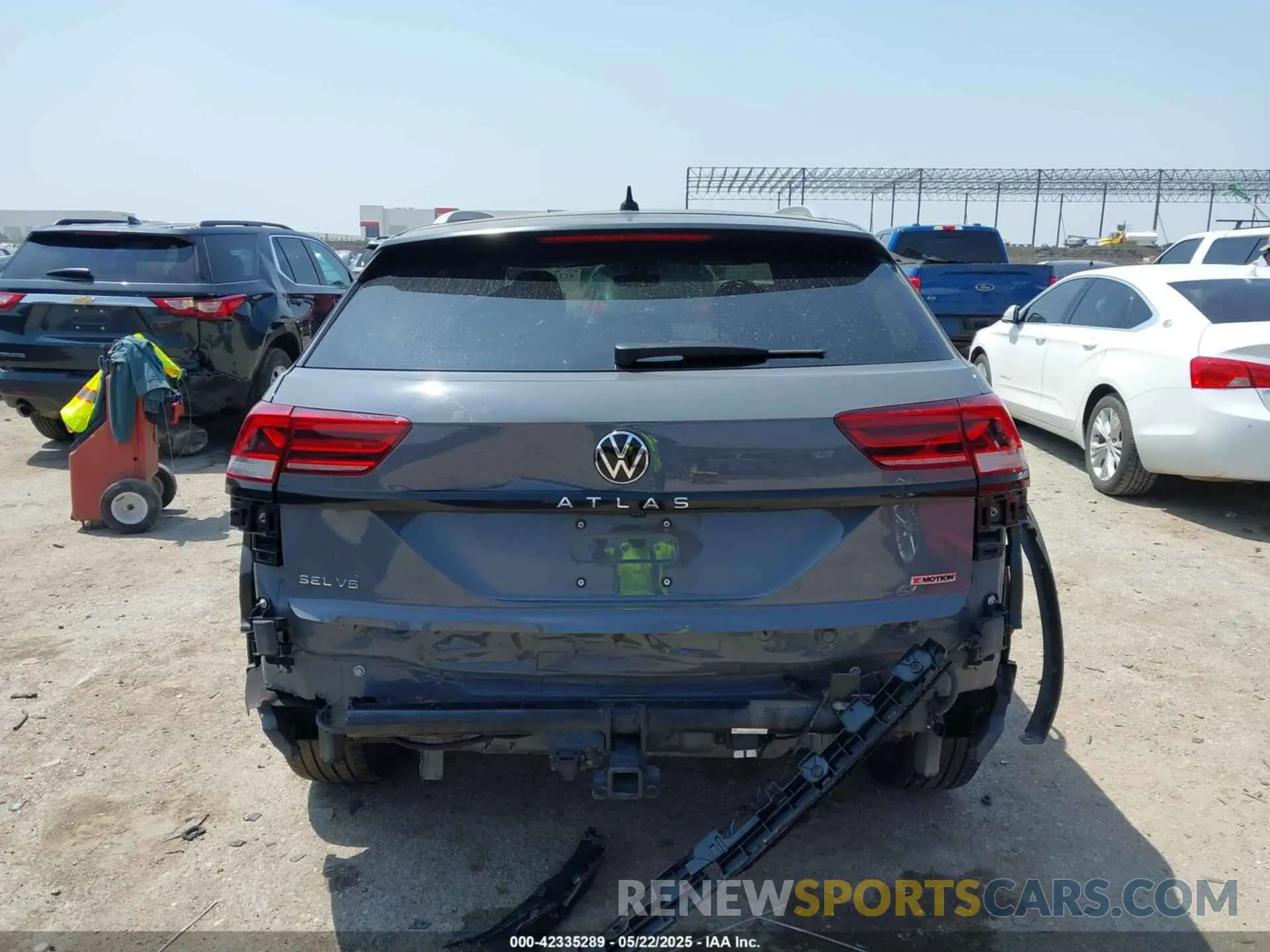 16 Photograph of a damaged car 1V2TE2CA0MC218702 VOLKSWAGEN ATLAS CROSS SPORT 2021