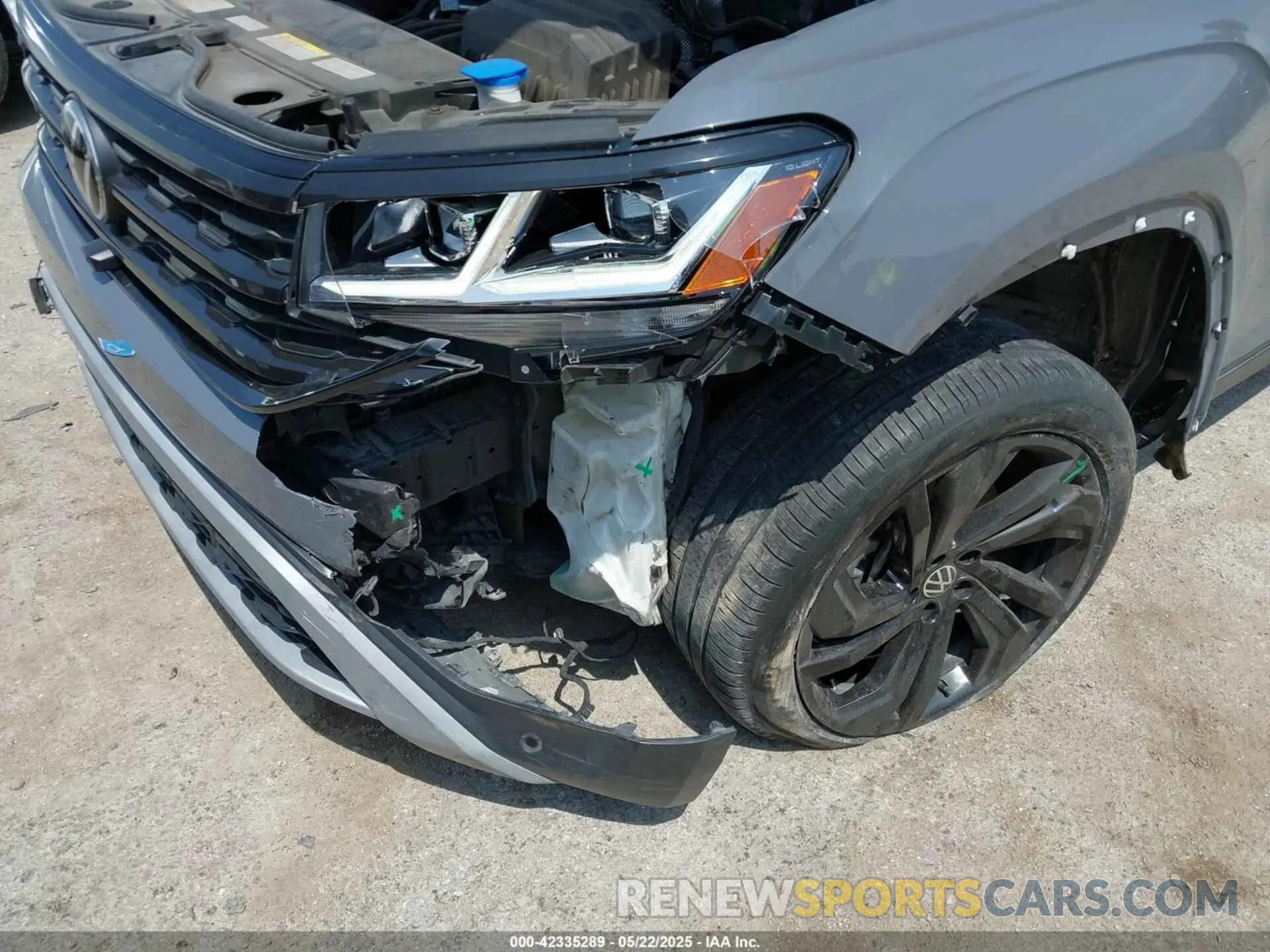 6 Photograph of a damaged car 1V2TE2CA0MC218702 VOLKSWAGEN ATLAS CROSS SPORT 2021