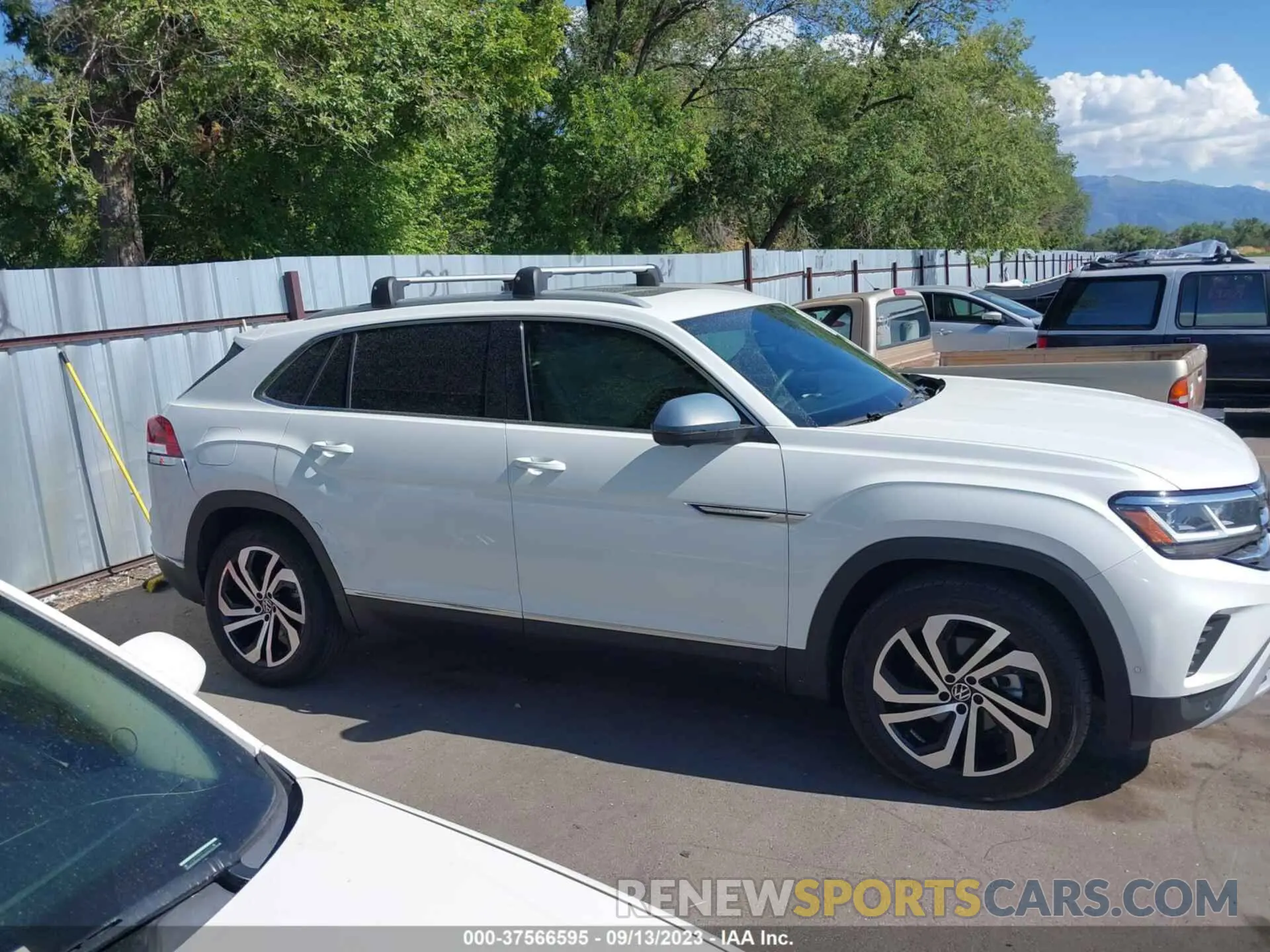 13 Photograph of a damaged car 1V2TE2CA8MC228765 VOLKSWAGEN ATLAS CROSS SPORT 2021
