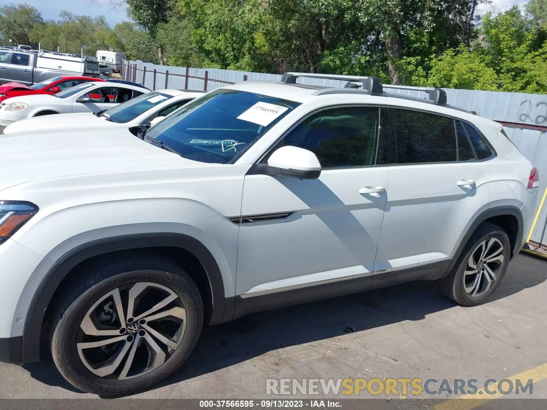 14 Photograph of a damaged car 1V2TE2CA8MC228765 VOLKSWAGEN ATLAS CROSS SPORT 2021