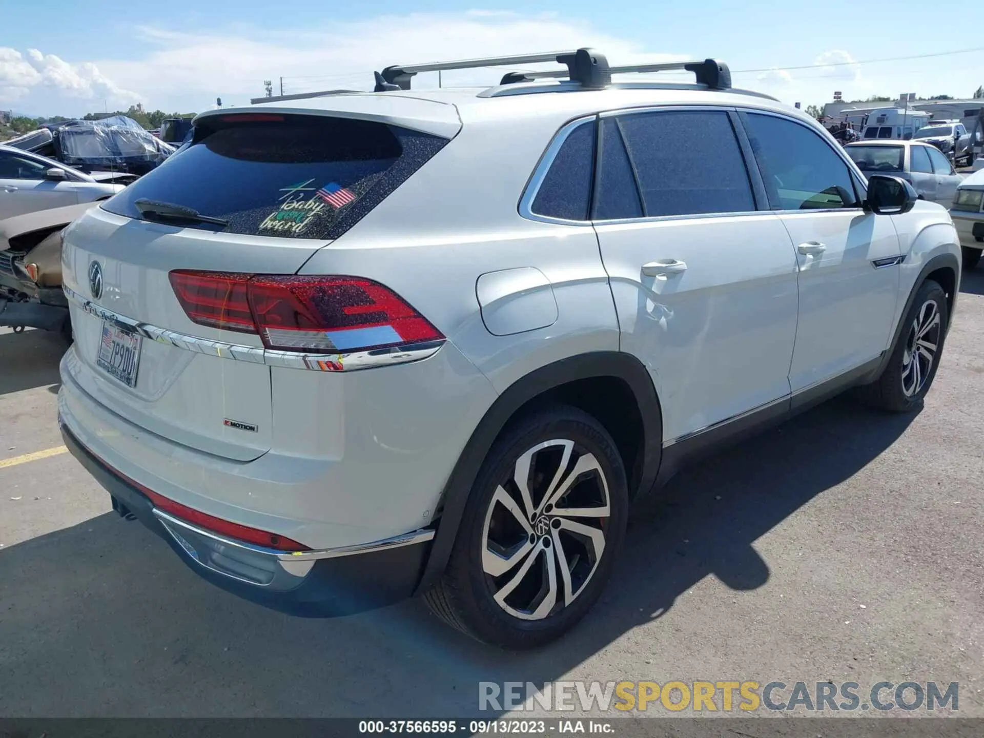 4 Photograph of a damaged car 1V2TE2CA8MC228765 VOLKSWAGEN ATLAS CROSS SPORT 2021