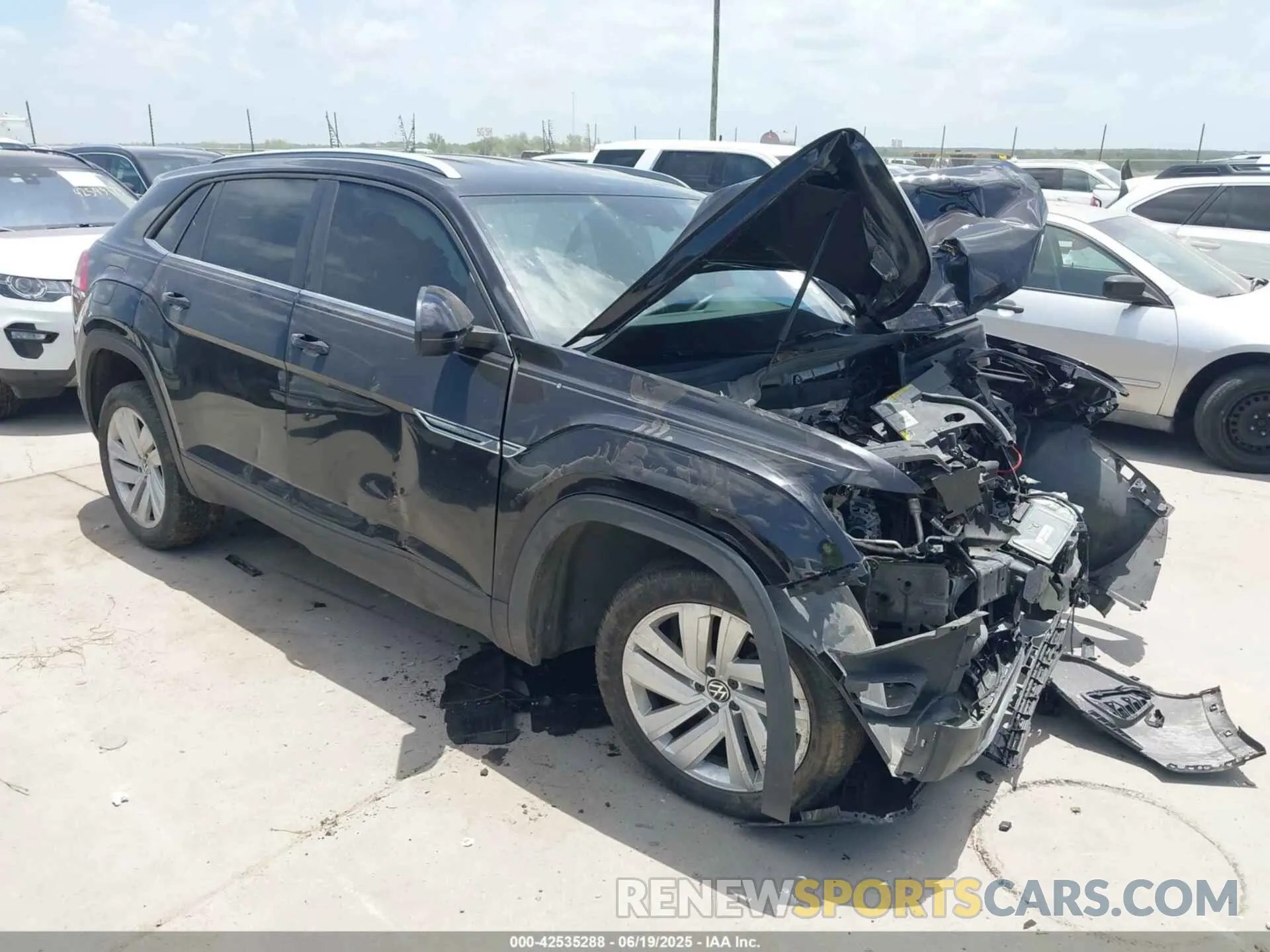 1 Photograph of a damaged car 1V2WC2CAXMC221013 VOLKSWAGEN ATLAS CROSS SPORT 2021