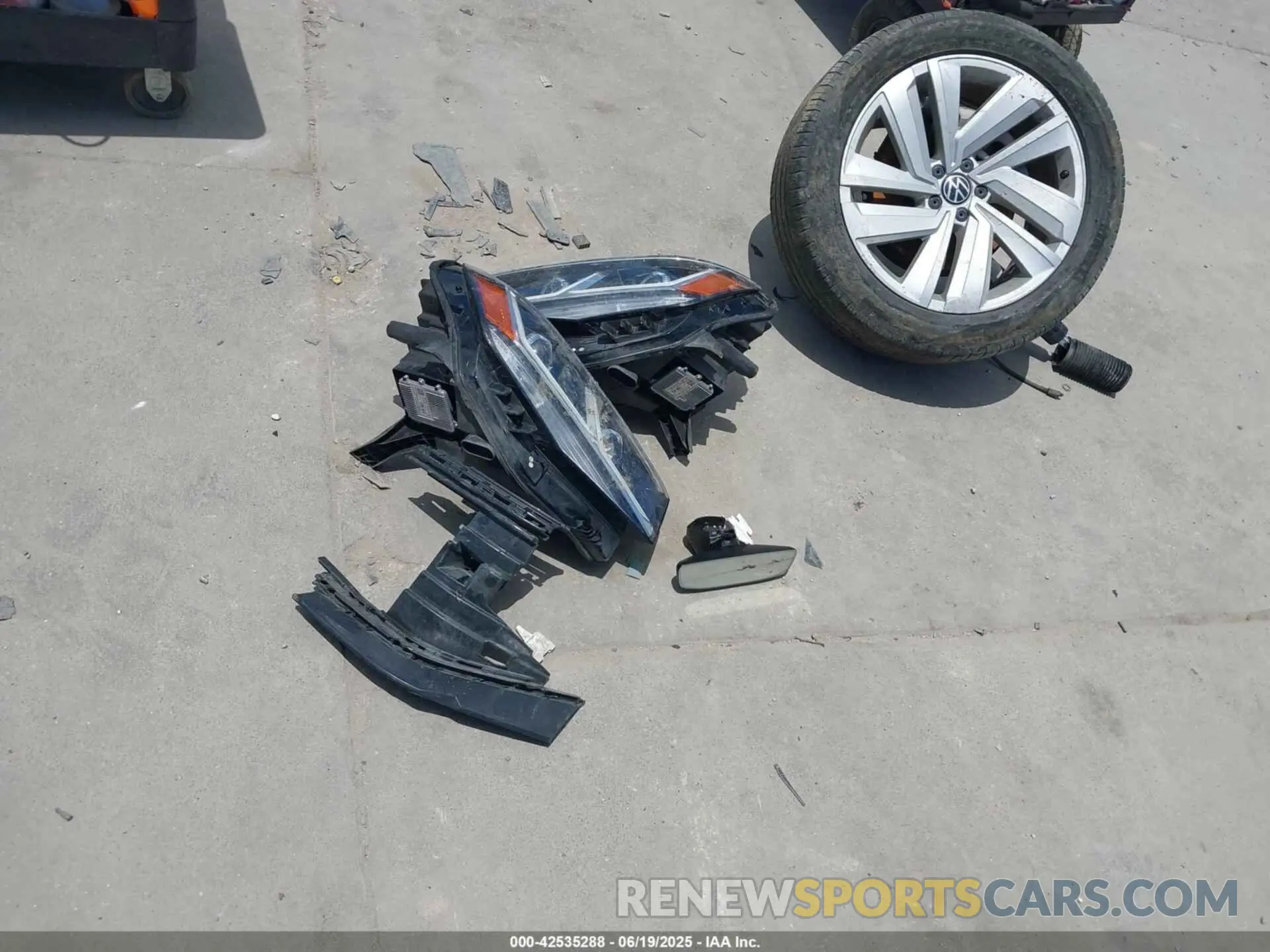 11 Photograph of a damaged car 1V2WC2CAXMC221013 VOLKSWAGEN ATLAS CROSS SPORT 2021