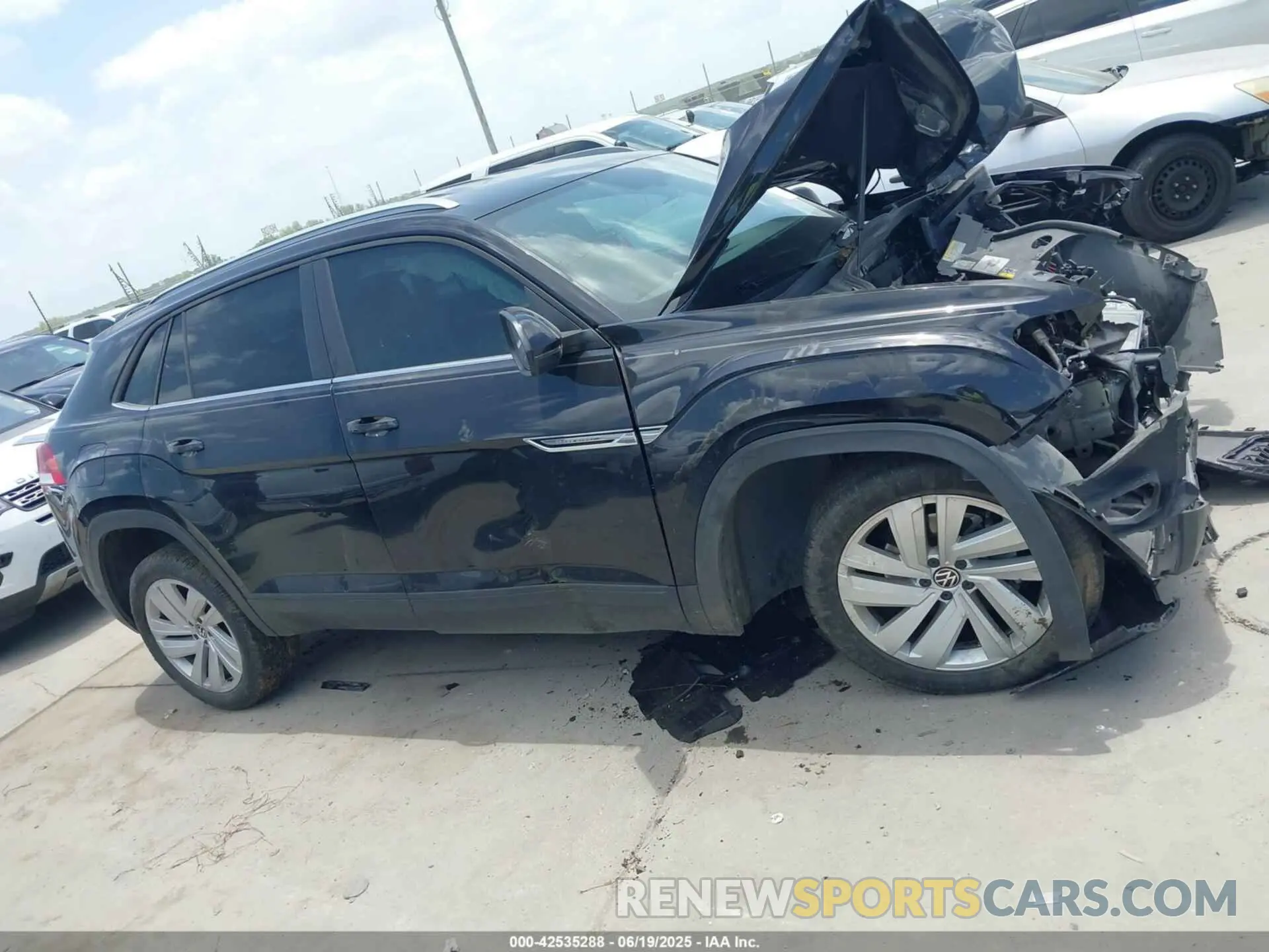 13 Photograph of a damaged car 1V2WC2CAXMC221013 VOLKSWAGEN ATLAS CROSS SPORT 2021