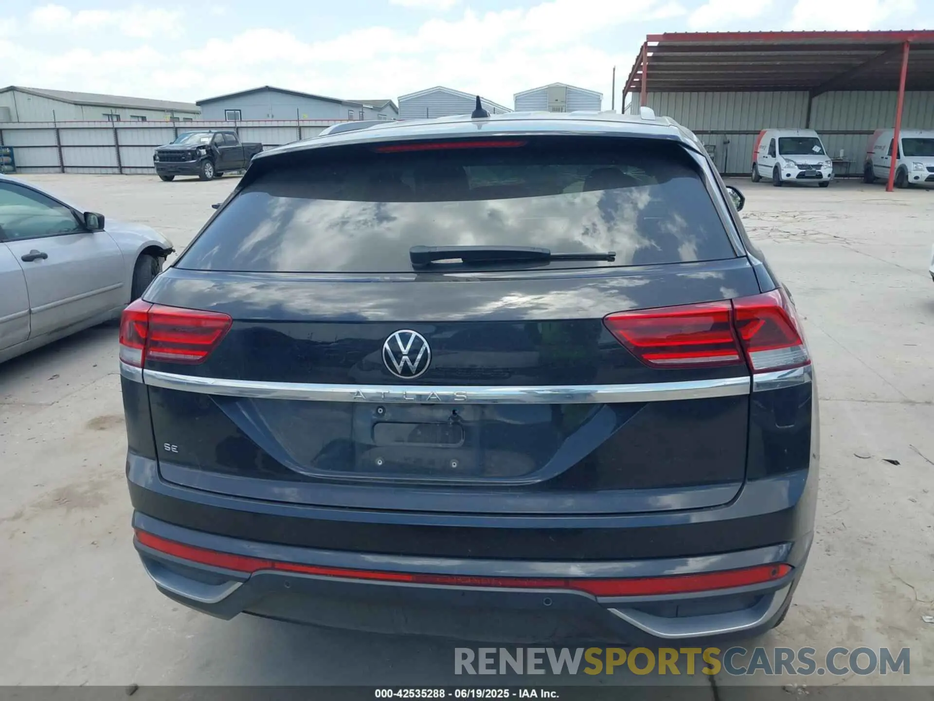 16 Photograph of a damaged car 1V2WC2CAXMC221013 VOLKSWAGEN ATLAS CROSS SPORT 2021