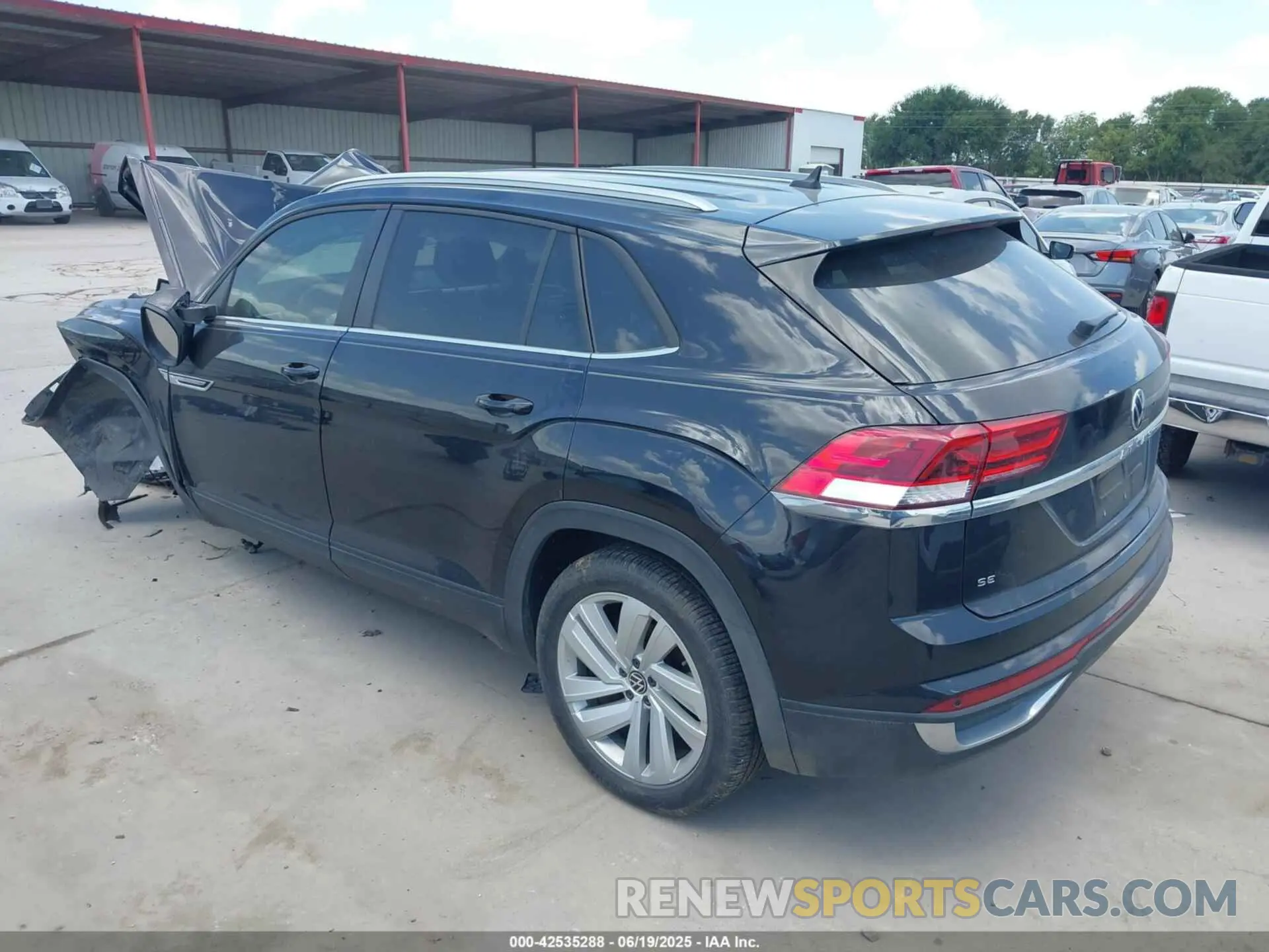 3 Photograph of a damaged car 1V2WC2CAXMC221013 VOLKSWAGEN ATLAS CROSS SPORT 2021