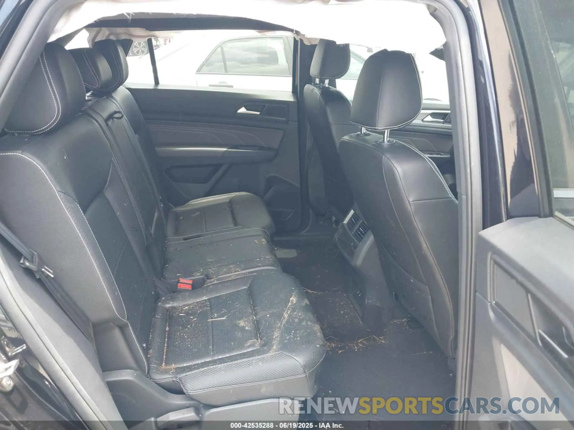 8 Photograph of a damaged car 1V2WC2CAXMC221013 VOLKSWAGEN ATLAS CROSS SPORT 2021