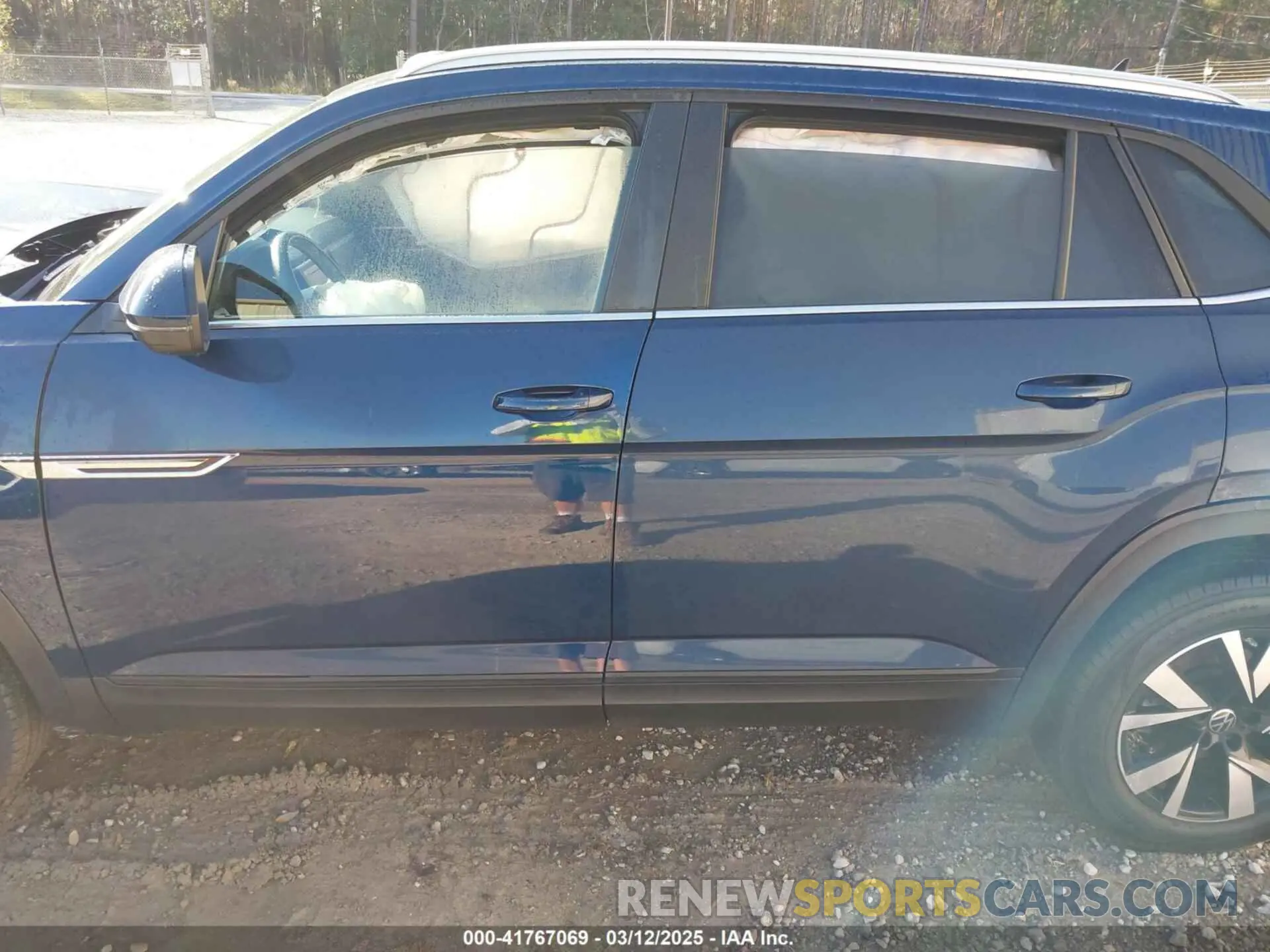 13 Photograph of a damaged car 1V2DC2CA5NC222241 VOLKSWAGEN ATLAS CROSS SPORT 2022
