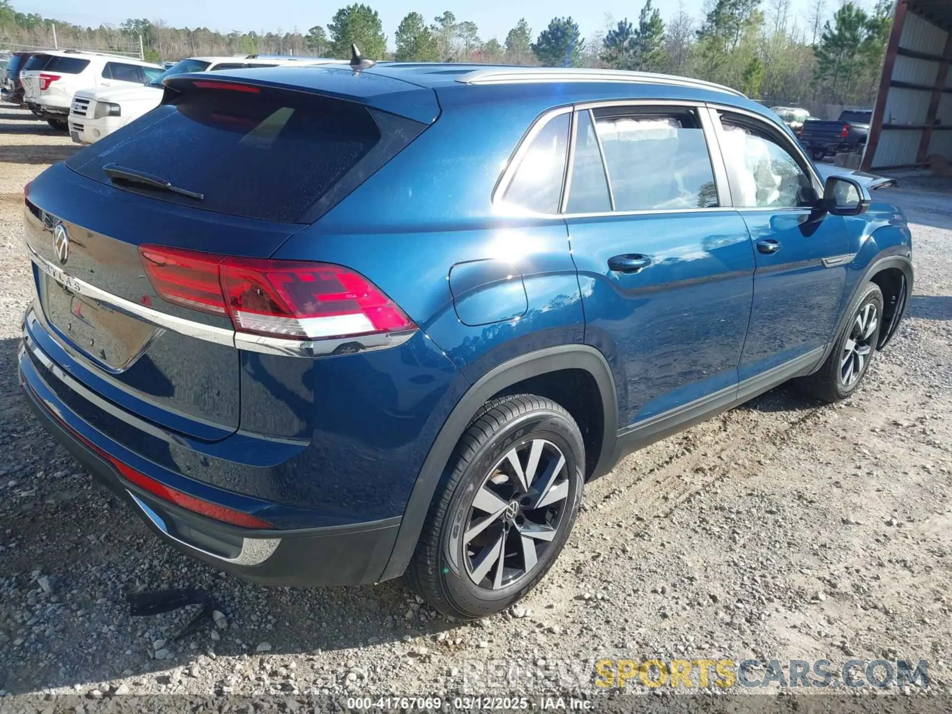 4 Photograph of a damaged car 1V2DC2CA5NC222241 VOLKSWAGEN ATLAS CROSS SPORT 2022