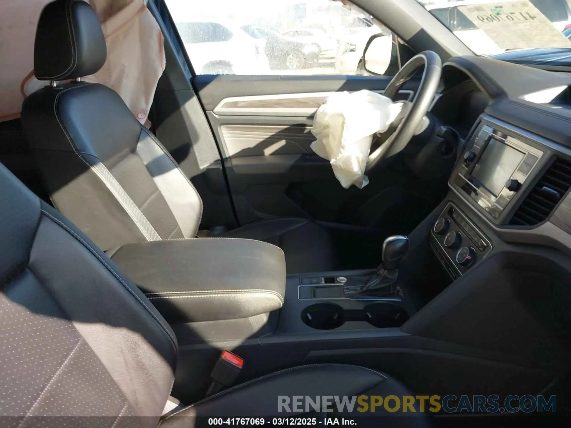 5 Photograph of a damaged car 1V2DC2CA5NC222241 VOLKSWAGEN ATLAS CROSS SPORT 2022