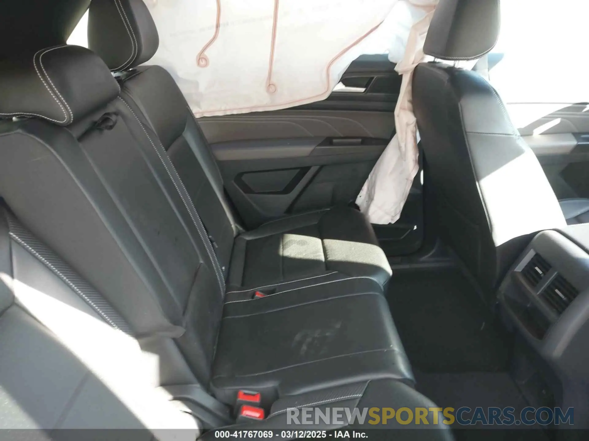 8 Photograph of a damaged car 1V2DC2CA5NC222241 VOLKSWAGEN ATLAS CROSS SPORT 2022