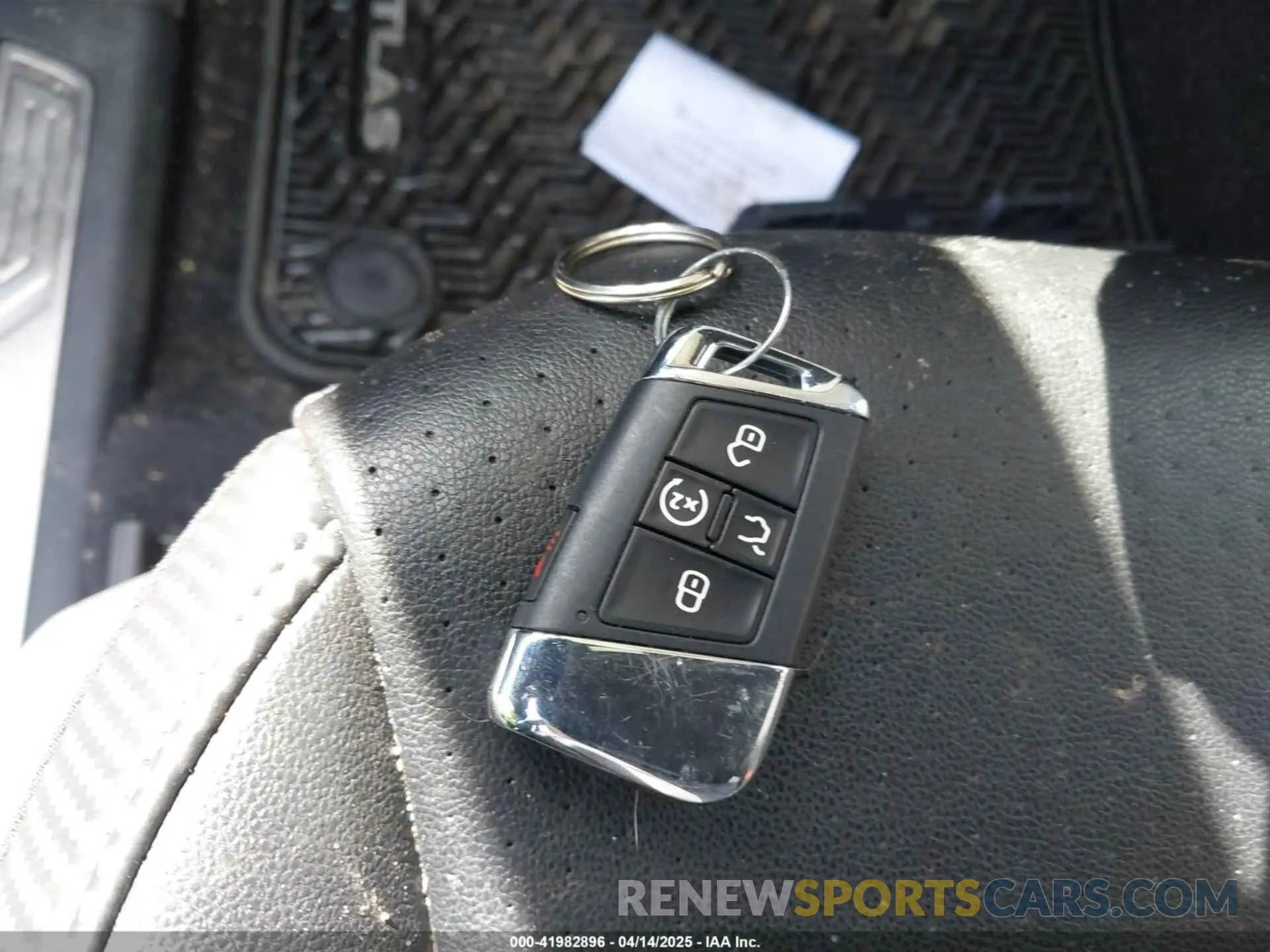 11 Photograph of a damaged car 1V2HE2CA4NC220203 VOLKSWAGEN ATLAS CROSS SPORT 2022