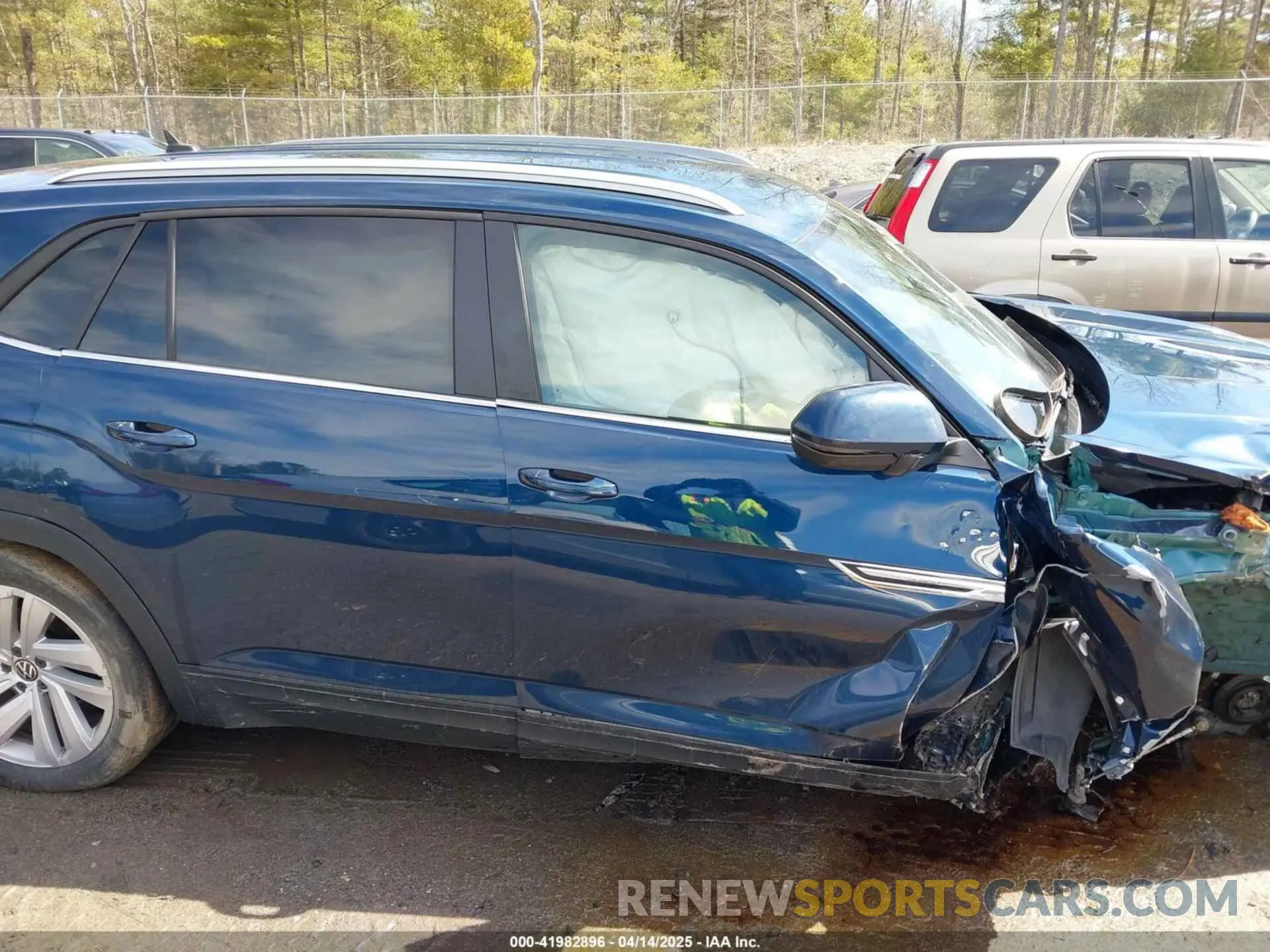 14 Photograph of a damaged car 1V2HE2CA4NC220203 VOLKSWAGEN ATLAS CROSS SPORT 2022