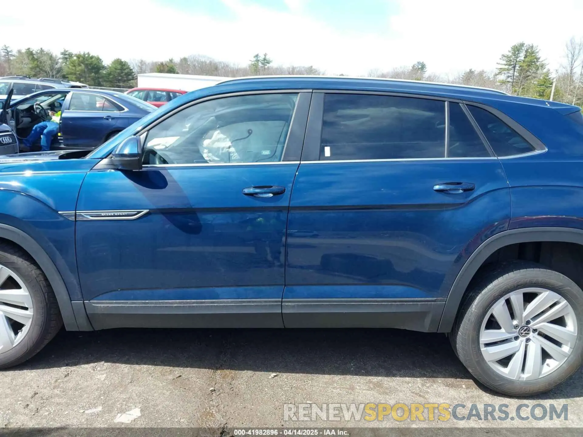 15 Photograph of a damaged car 1V2HE2CA4NC220203 VOLKSWAGEN ATLAS CROSS SPORT 2022