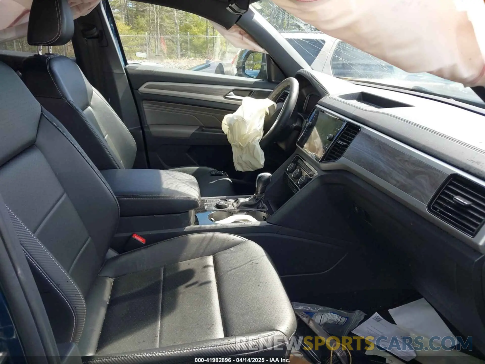 5 Photograph of a damaged car 1V2HE2CA4NC220203 VOLKSWAGEN ATLAS CROSS SPORT 2022