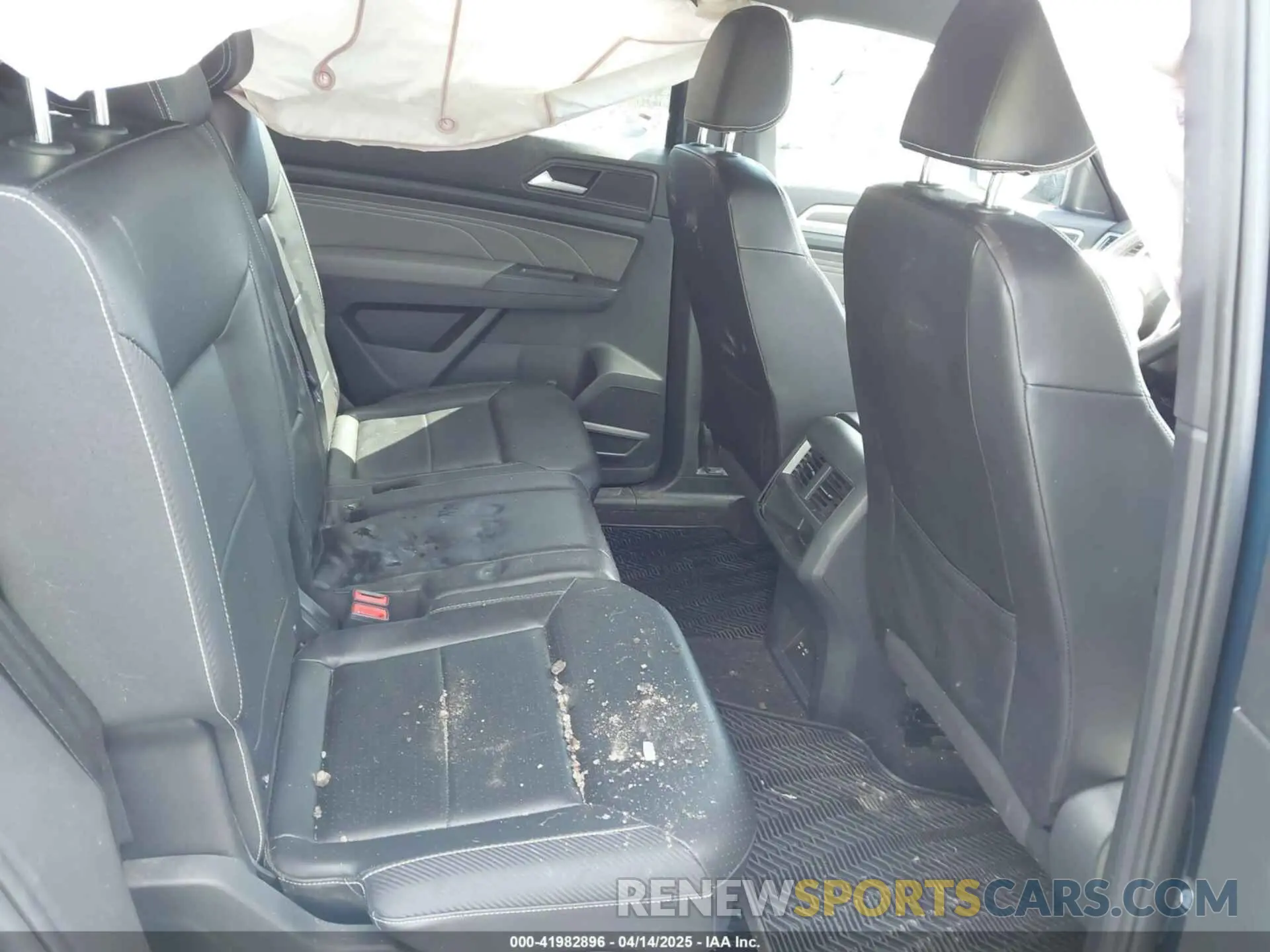 8 Photograph of a damaged car 1V2HE2CA4NC220203 VOLKSWAGEN ATLAS CROSS SPORT 2022