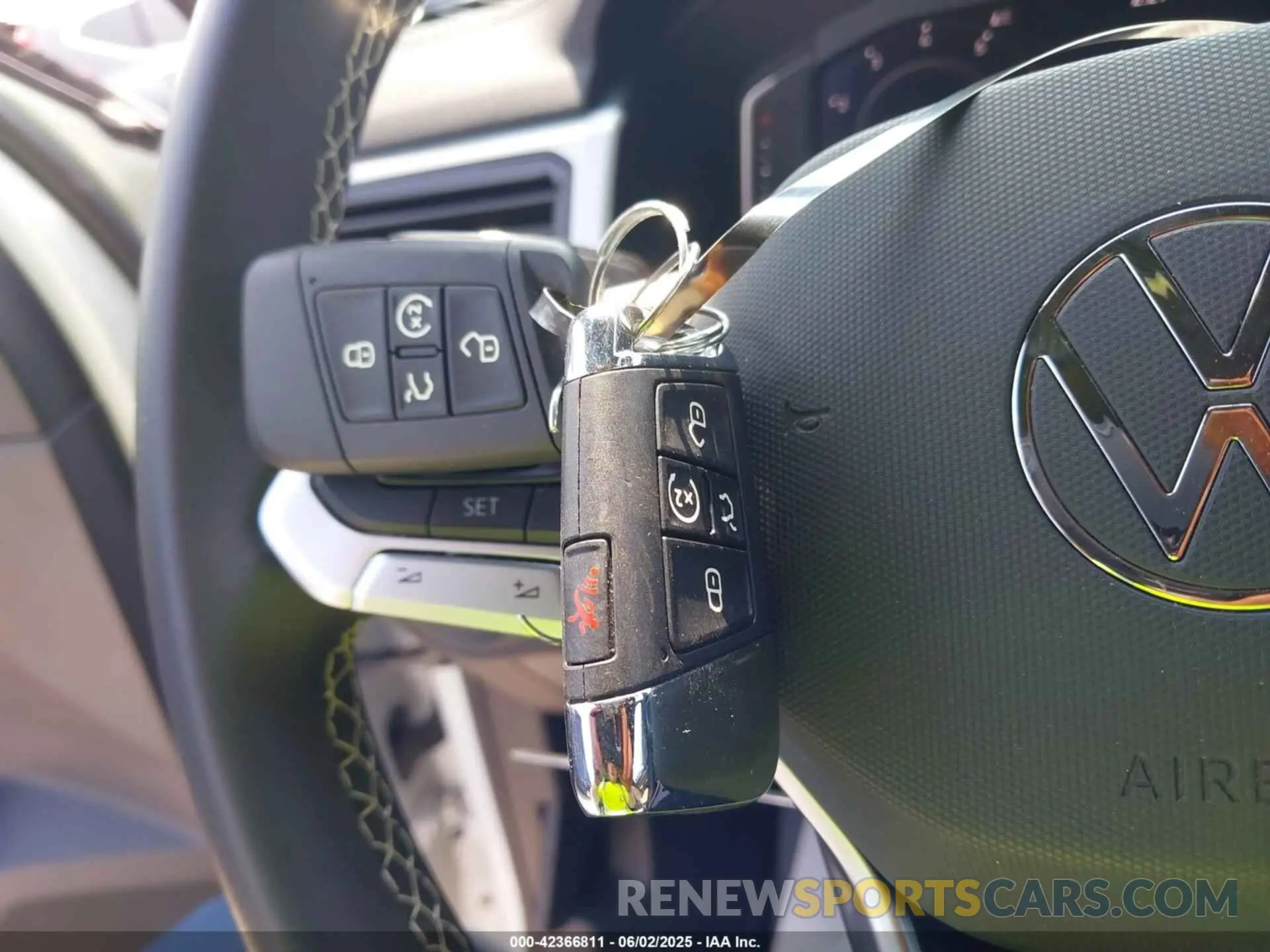 11 Photograph of a damaged car 1V2HE2CA5NC225233 VOLKSWAGEN ATLAS CROSS SPORT 2022