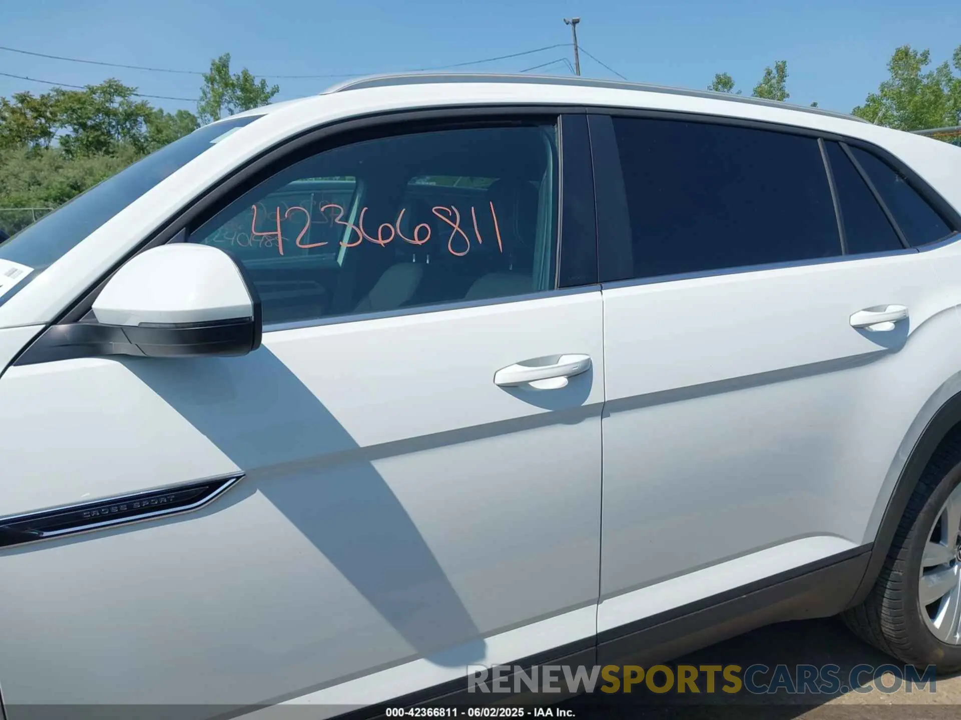15 Photograph of a damaged car 1V2HE2CA5NC225233 VOLKSWAGEN ATLAS CROSS SPORT 2022