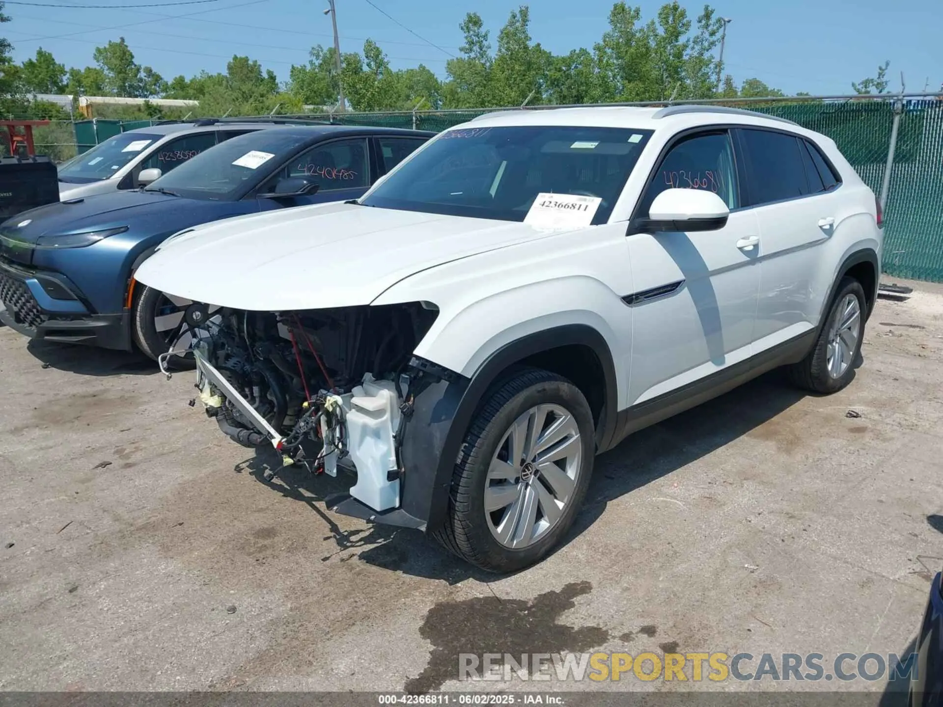 2 Photograph of a damaged car 1V2HE2CA5NC225233 VOLKSWAGEN ATLAS CROSS SPORT 2022
