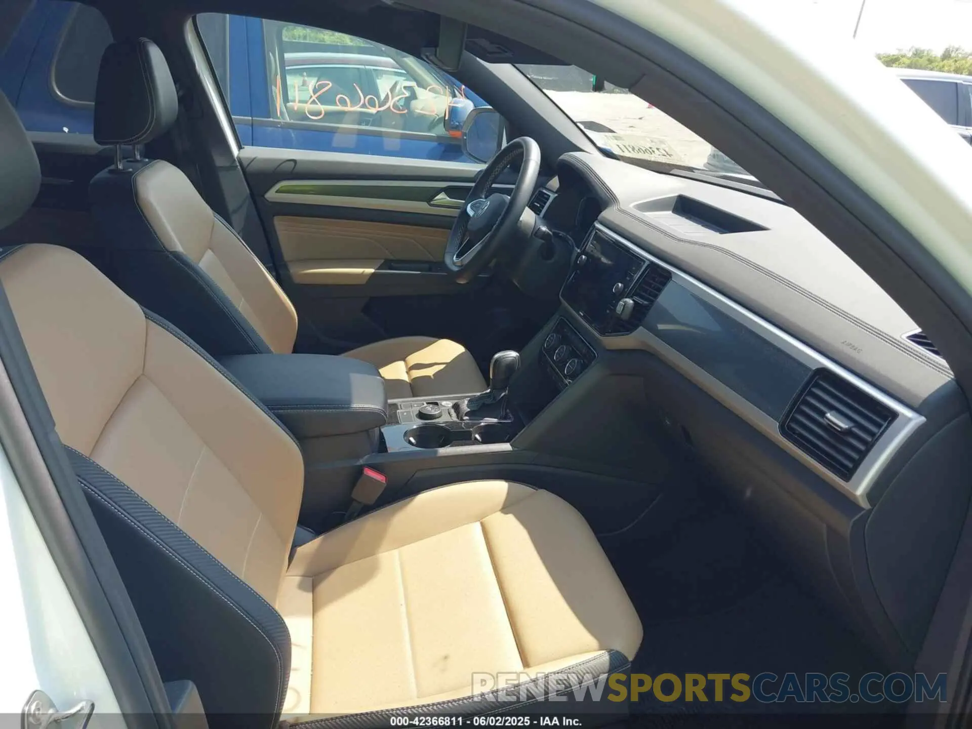 5 Photograph of a damaged car 1V2HE2CA5NC225233 VOLKSWAGEN ATLAS CROSS SPORT 2022