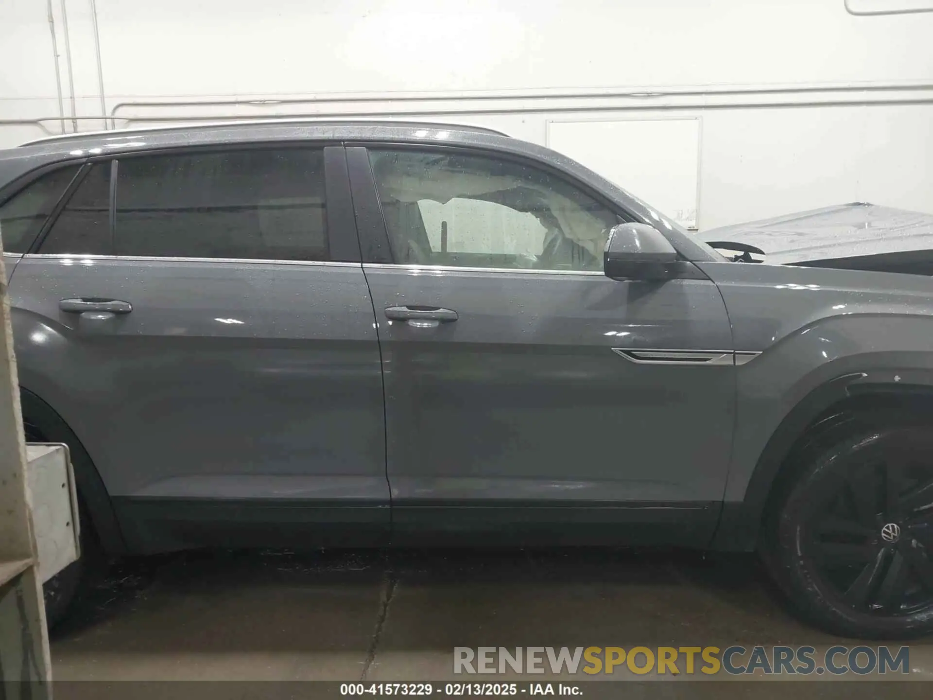 14 Photograph of a damaged car 1V2HE2CA9NC224490 VOLKSWAGEN ATLAS CROSS SPORT 2022