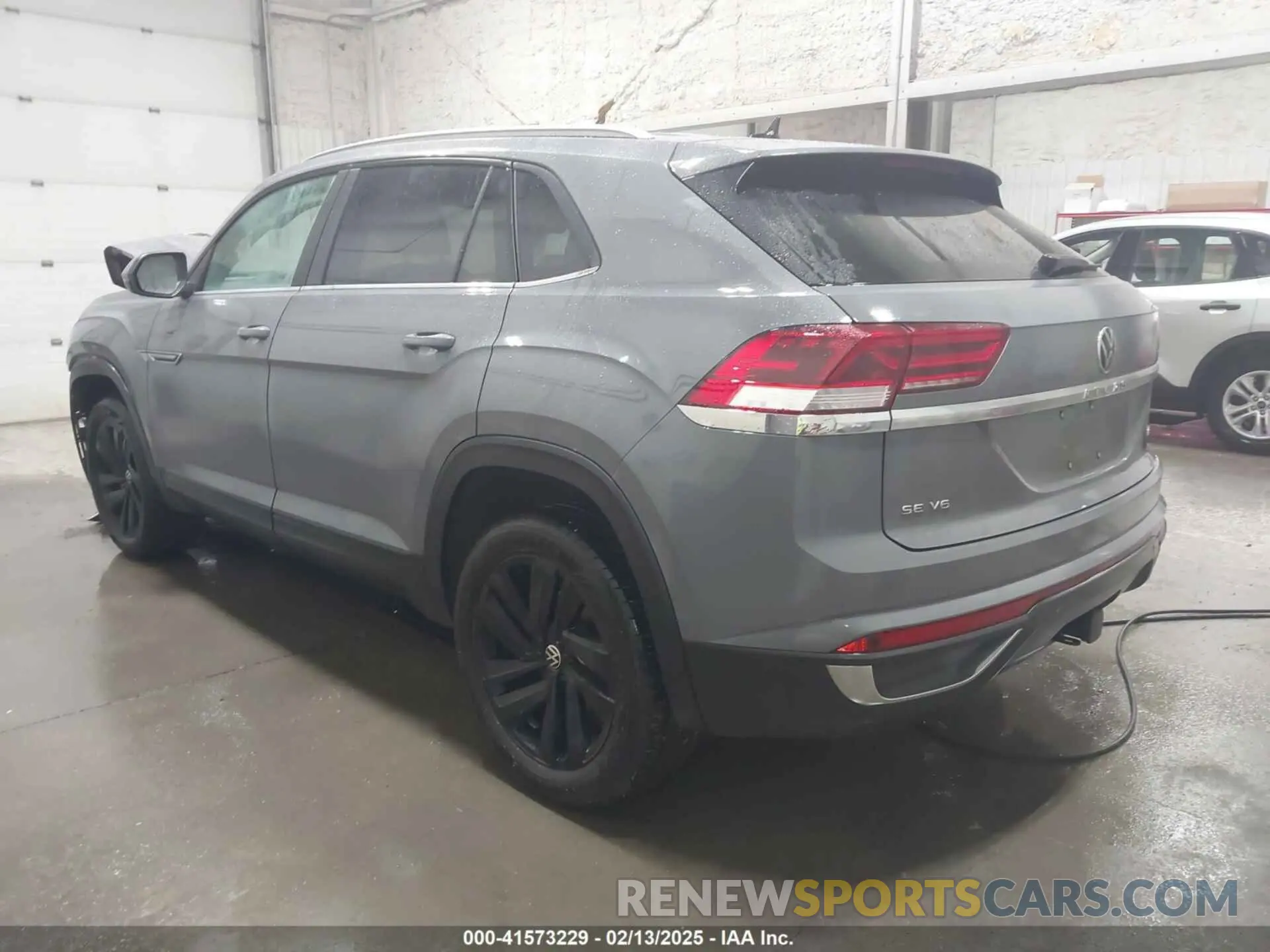 3 Photograph of a damaged car 1V2HE2CA9NC224490 VOLKSWAGEN ATLAS CROSS SPORT 2022